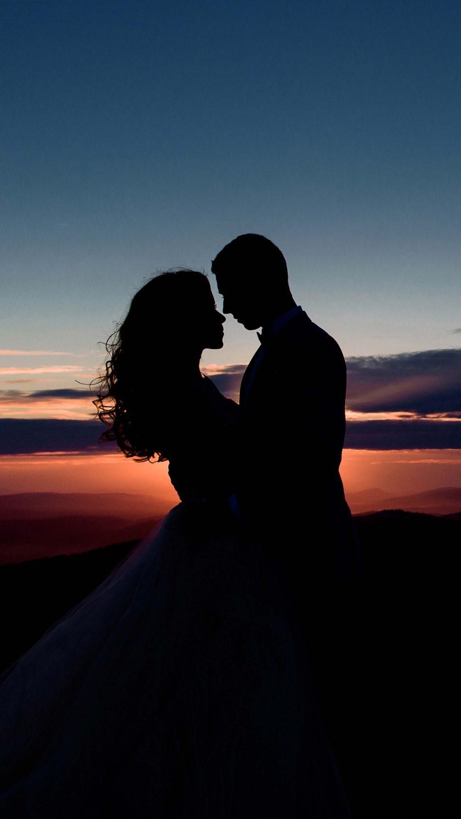 Couple Romantic Sunset Silhouette Free 4K Ultra HD Mobile Wallpaper