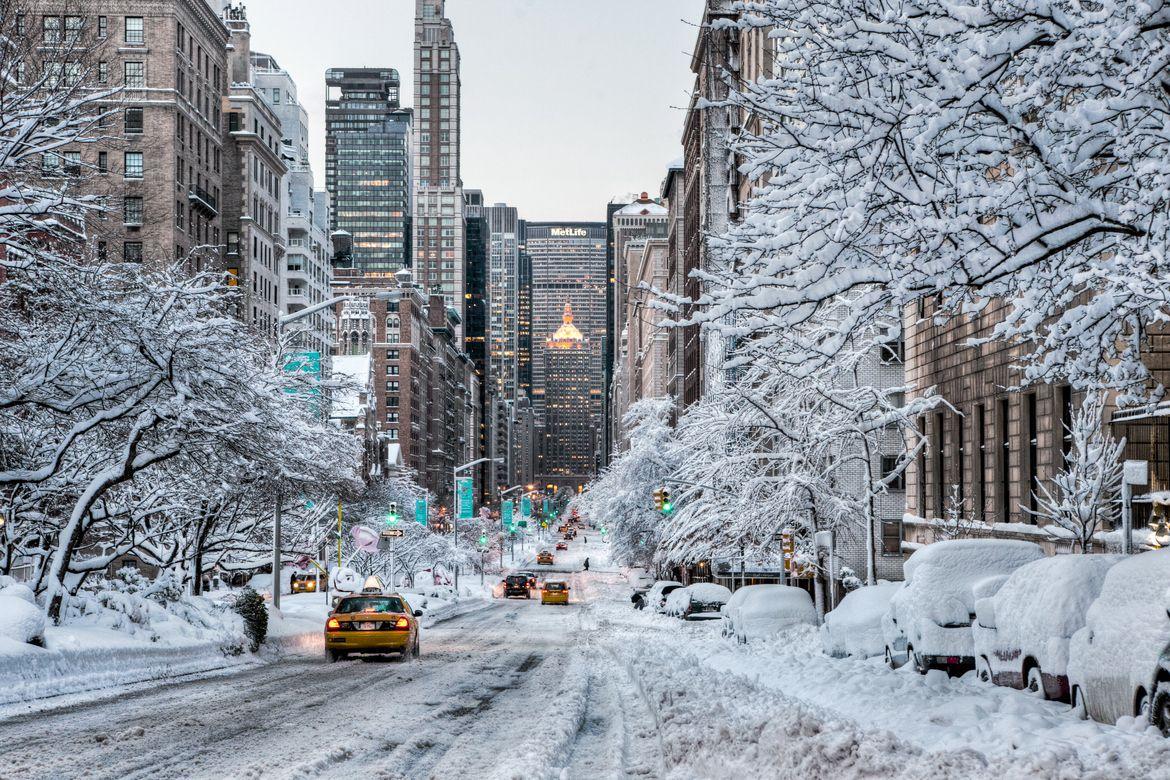Park Avenue in snow day / photo by Marcos Vasconcelos. New york
