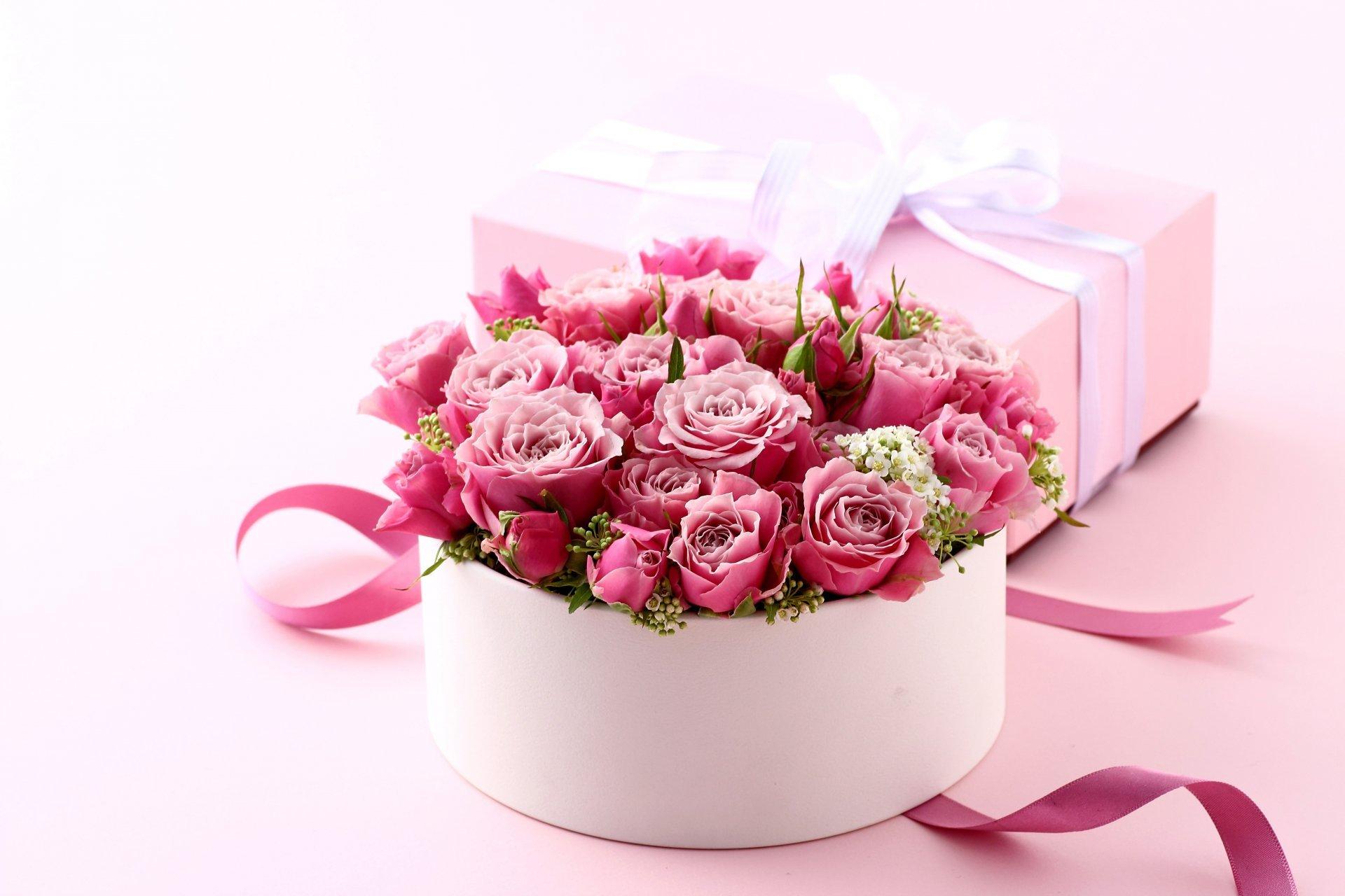 valentine's day love heart romantic roses gift flowers pink box. Pink