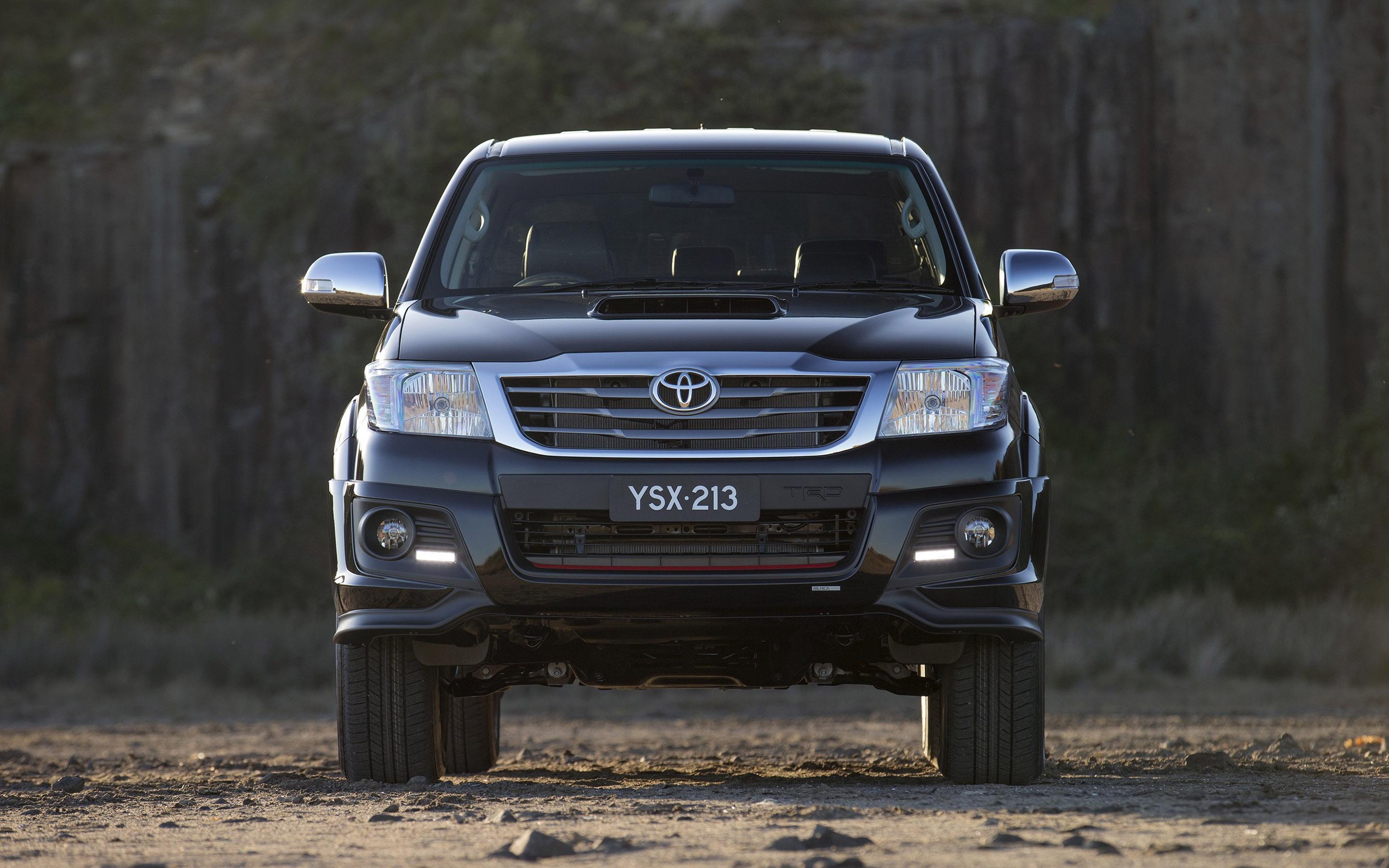 HD Toyota Hilux front view Wallpaper