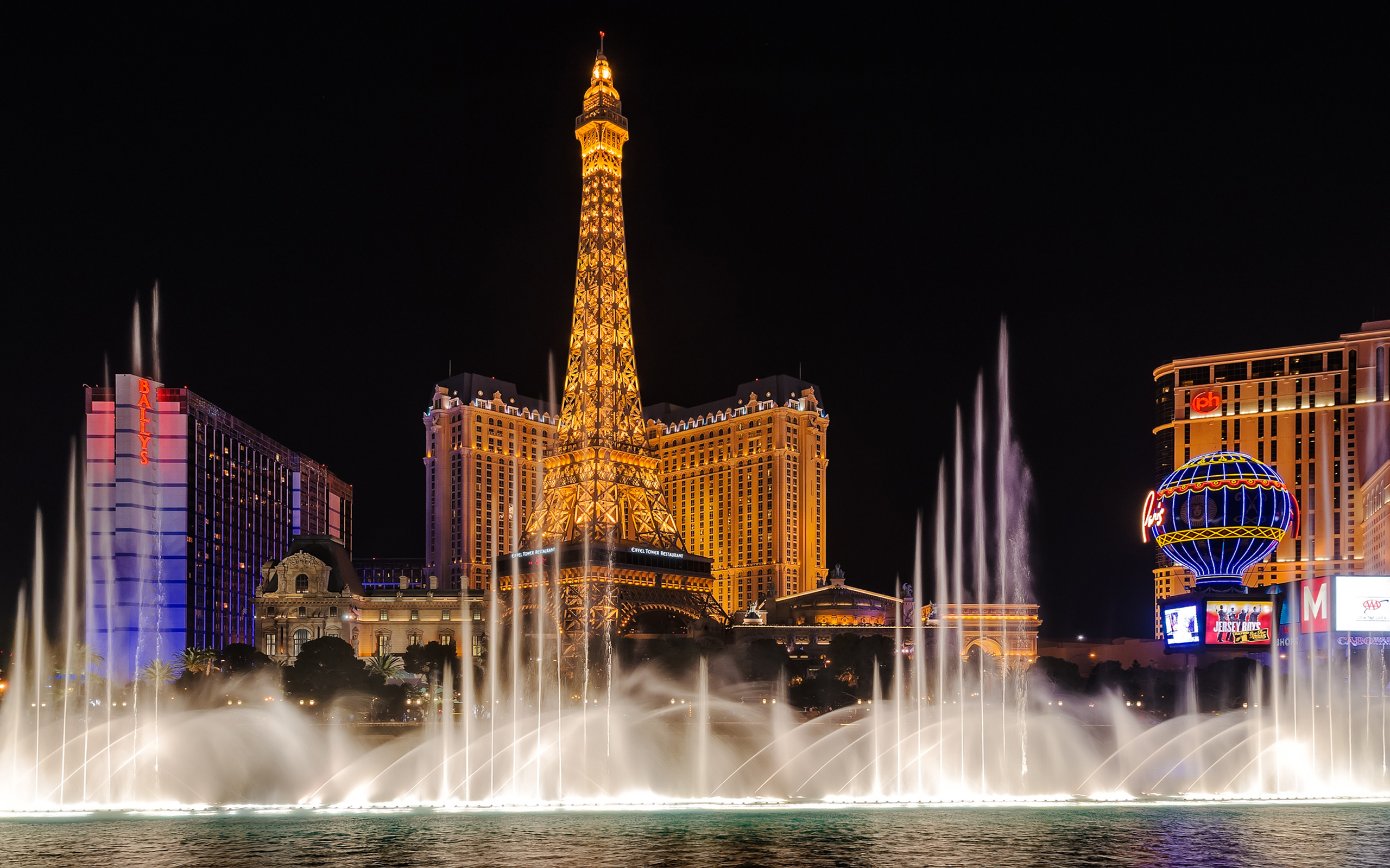 Bellagio Fountain And Eiffel Tower In Las Vegas Nevada Usa.desktop