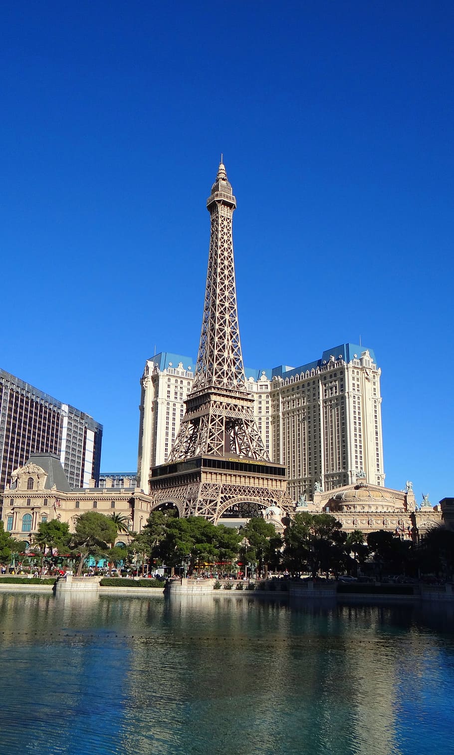 Hotel Paris Las Vegas i wieża Eiffla - Tapeta na telefon