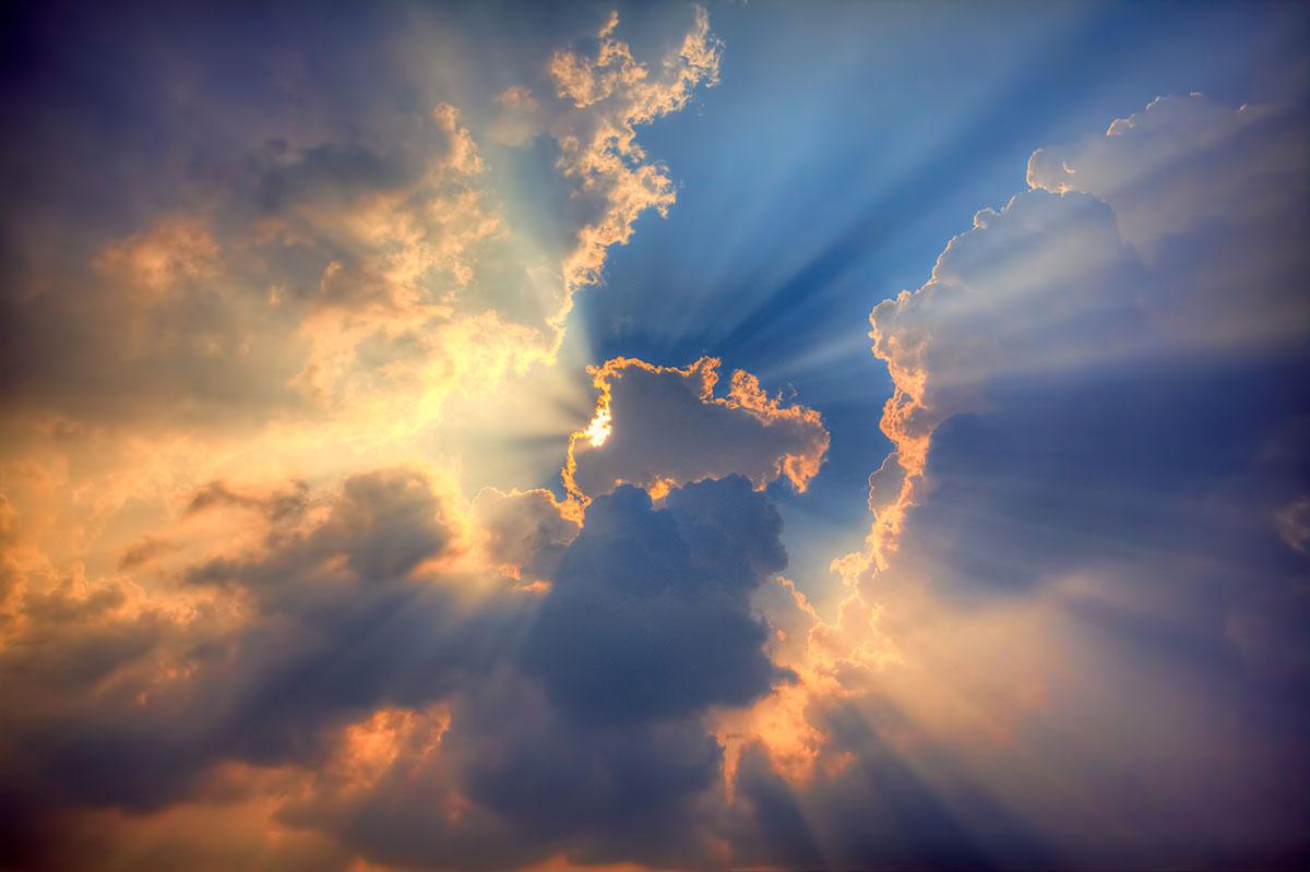 HDRWorkshop.com. Glorious Beam of Light through Clouds