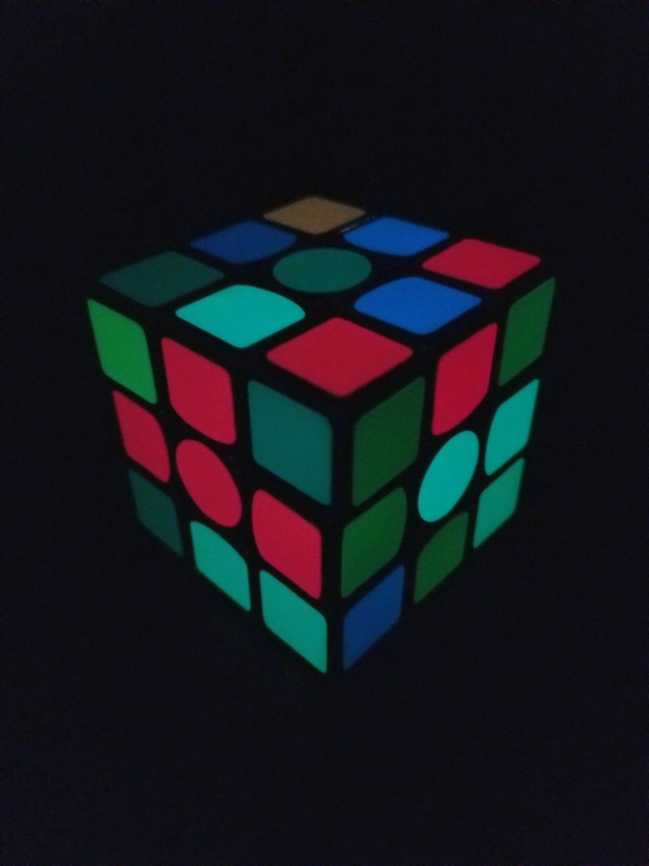 glow in the dark cube wallpaper option