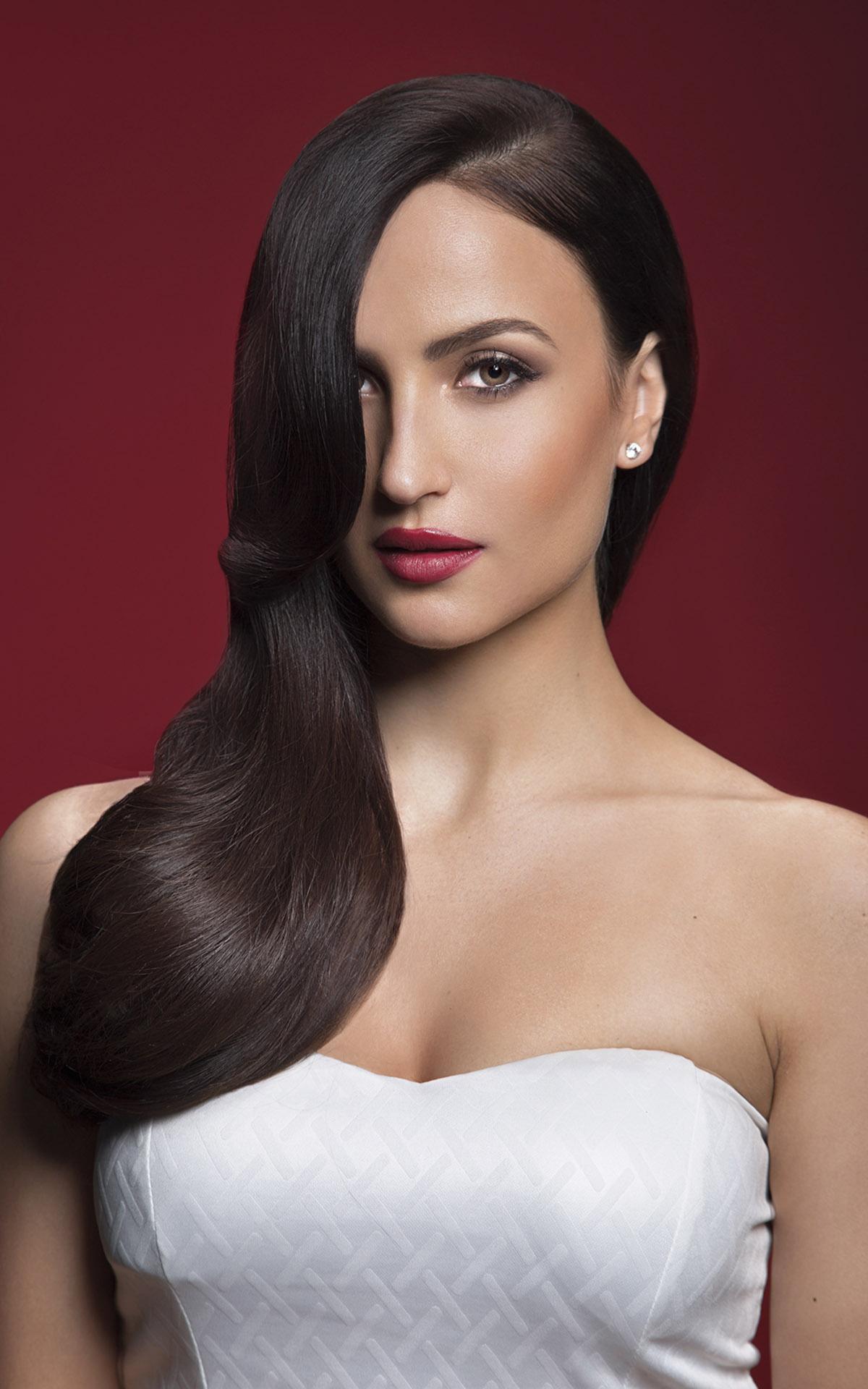 Download Indian Actress And Model Elli Avram Mobile Shoot