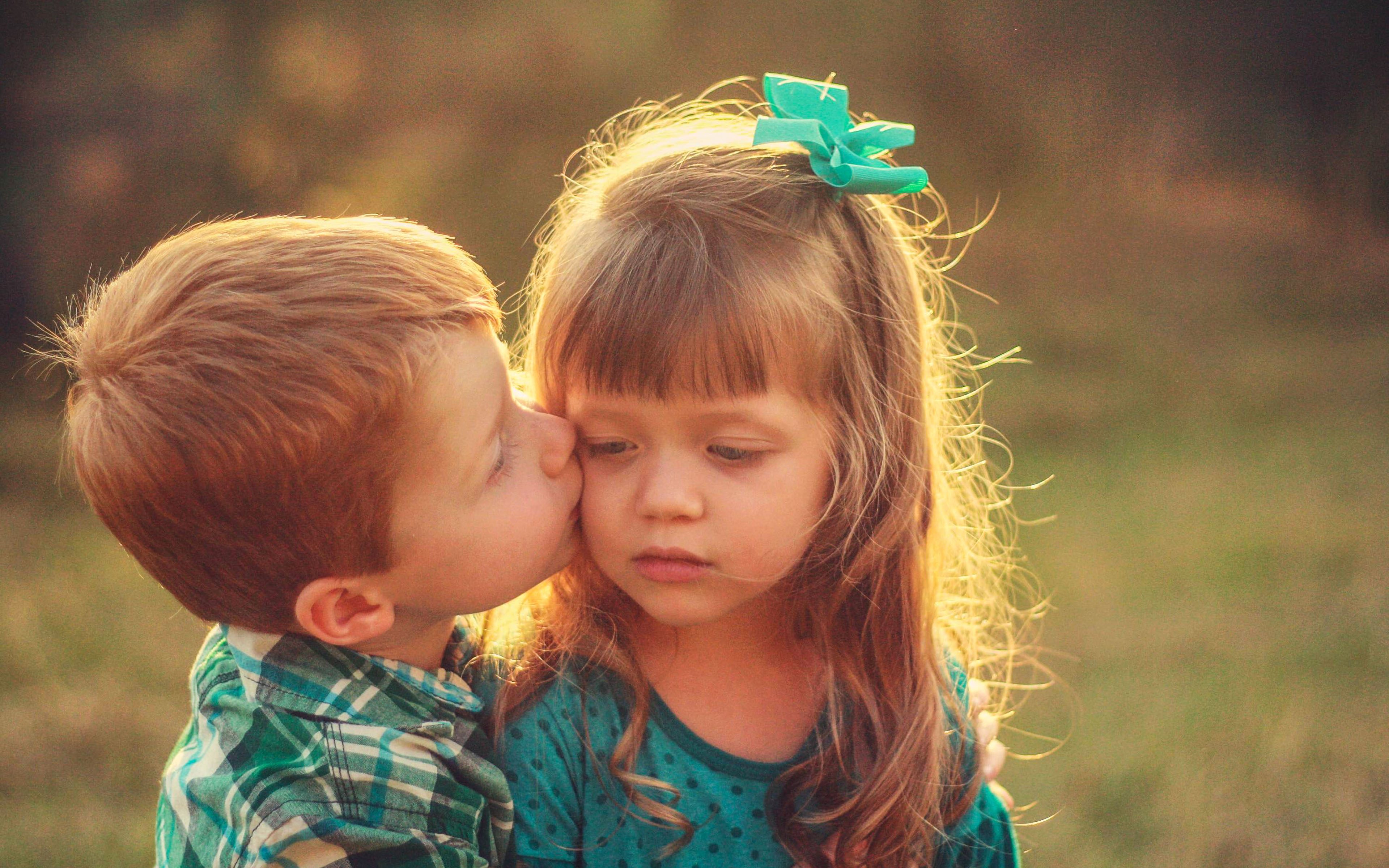 Cute Kids Kissing Love Brother Sister 4K Wallpaper