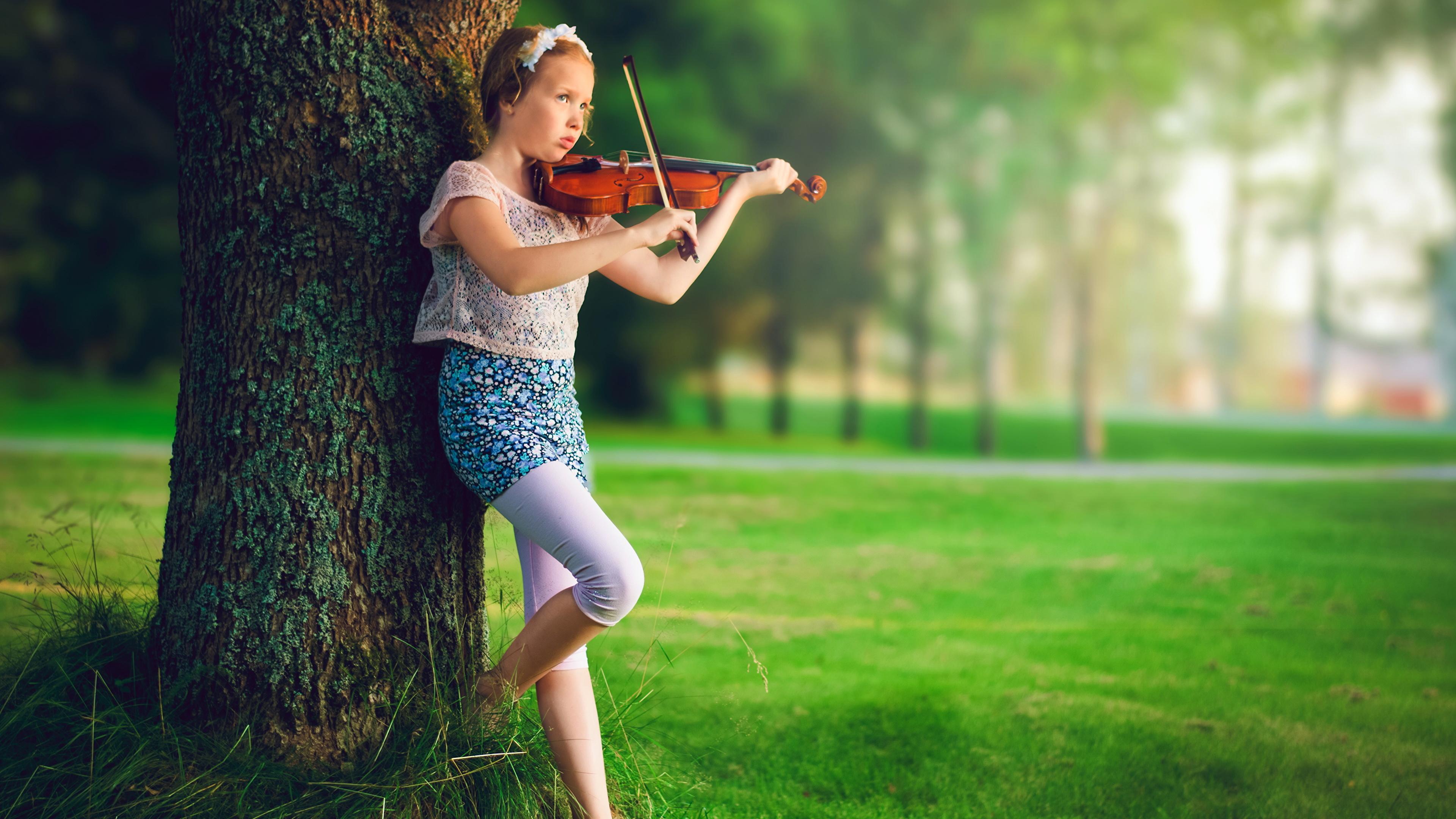 Desktop Wallpaper Little girls Violin Children Trunk tree 3840x2160