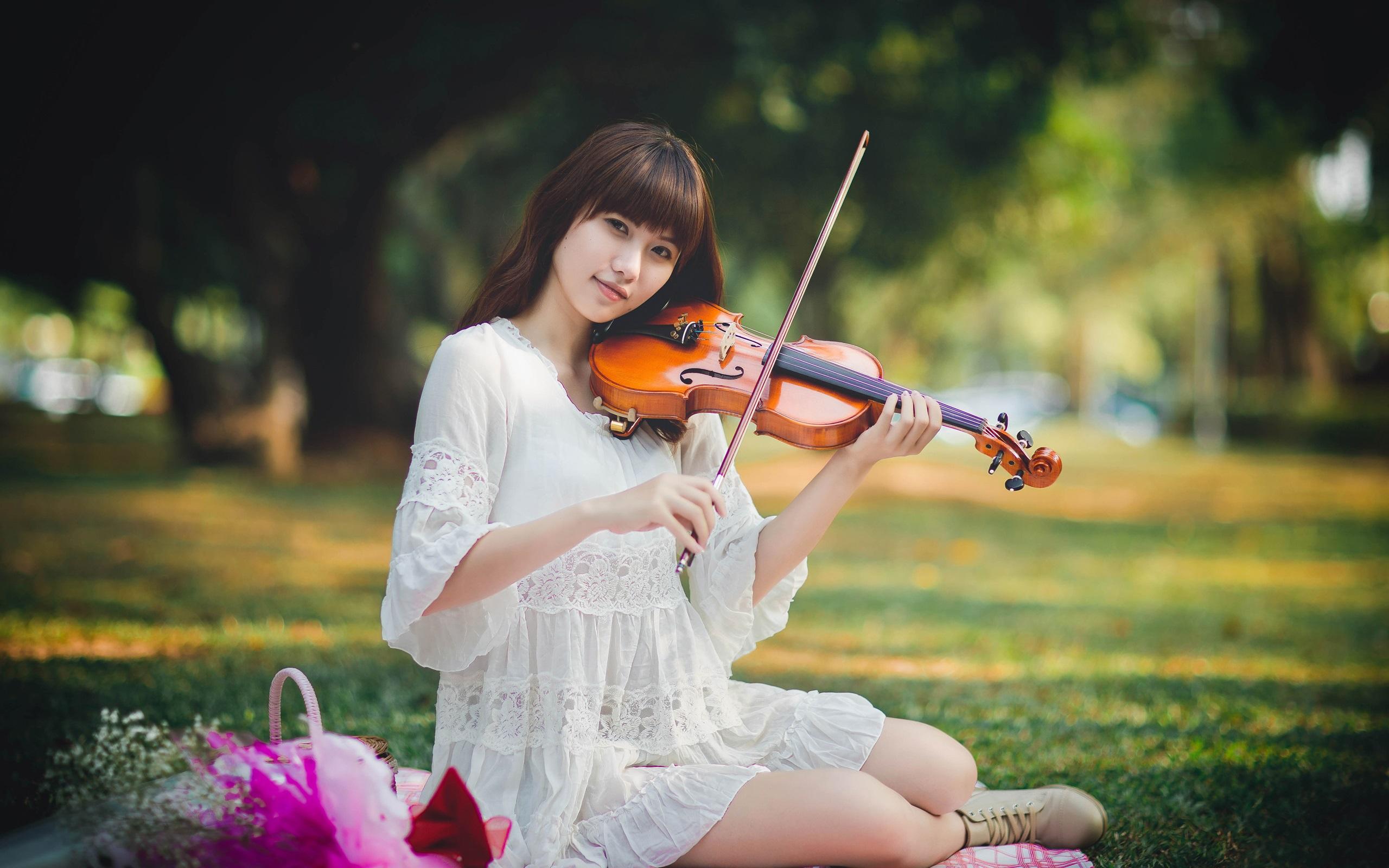 Wallpaper Asian girl, white dress, violin 2560x1600 HD Picture