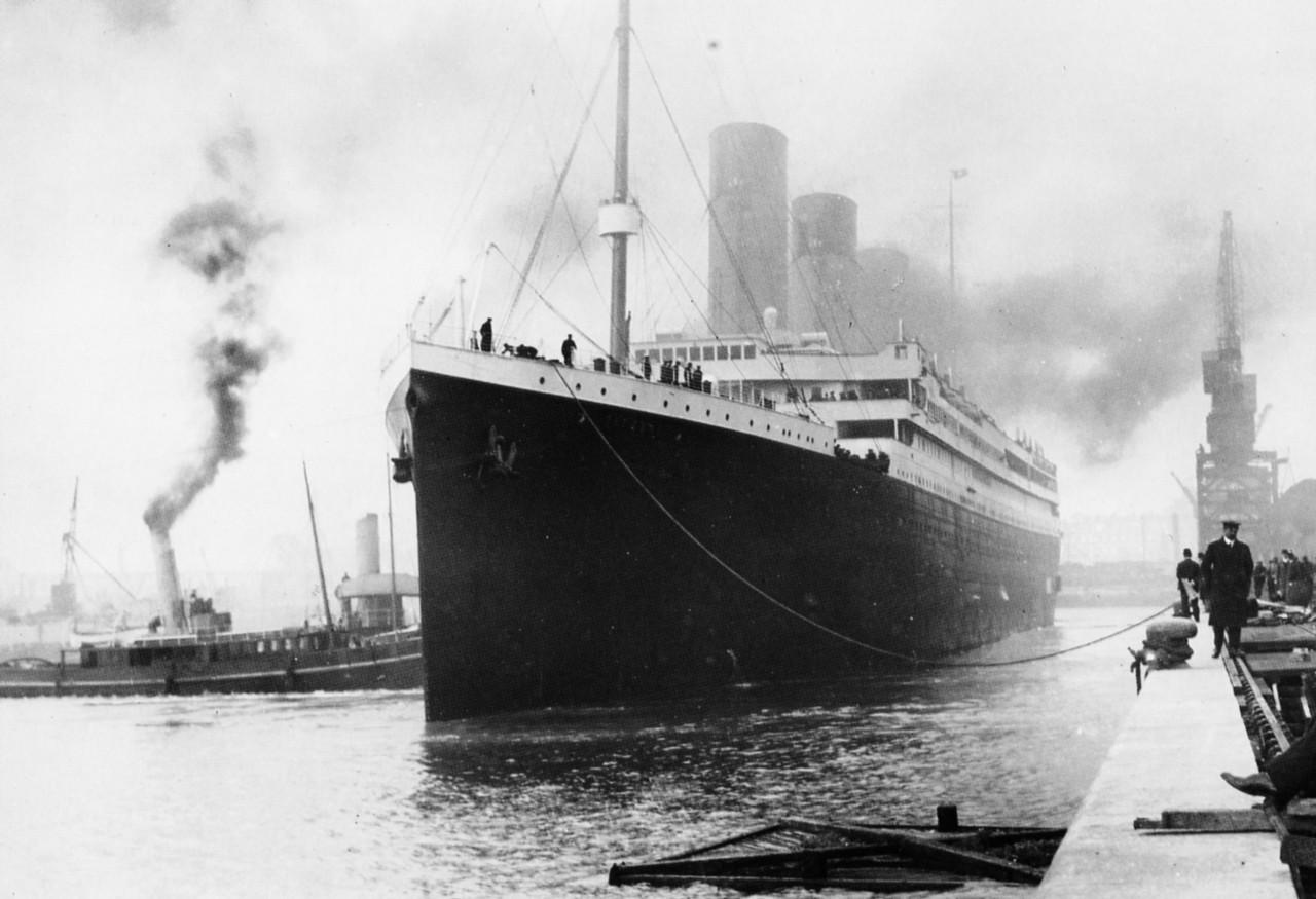 Free download RMS Titanic ship ocean liner with a British flag was