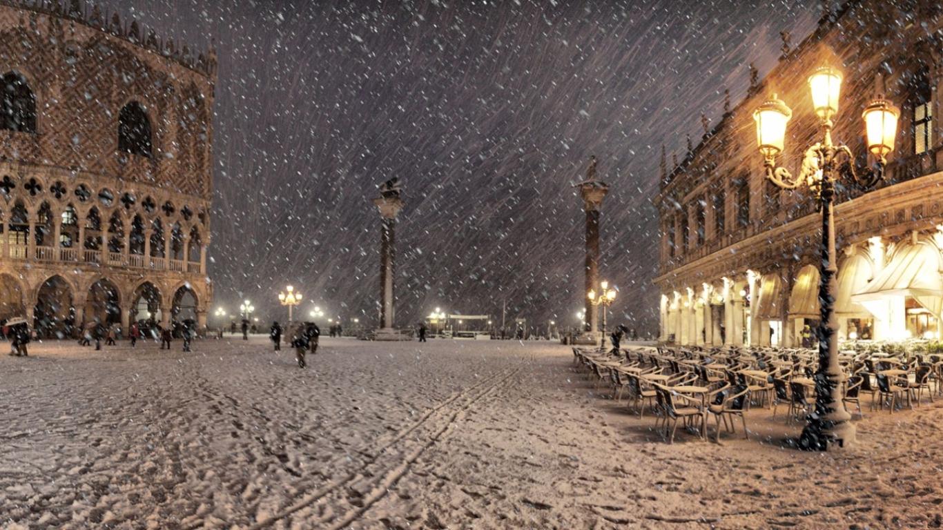 Free download Winter Snowy Lanterns Venice Italia Italy Winter