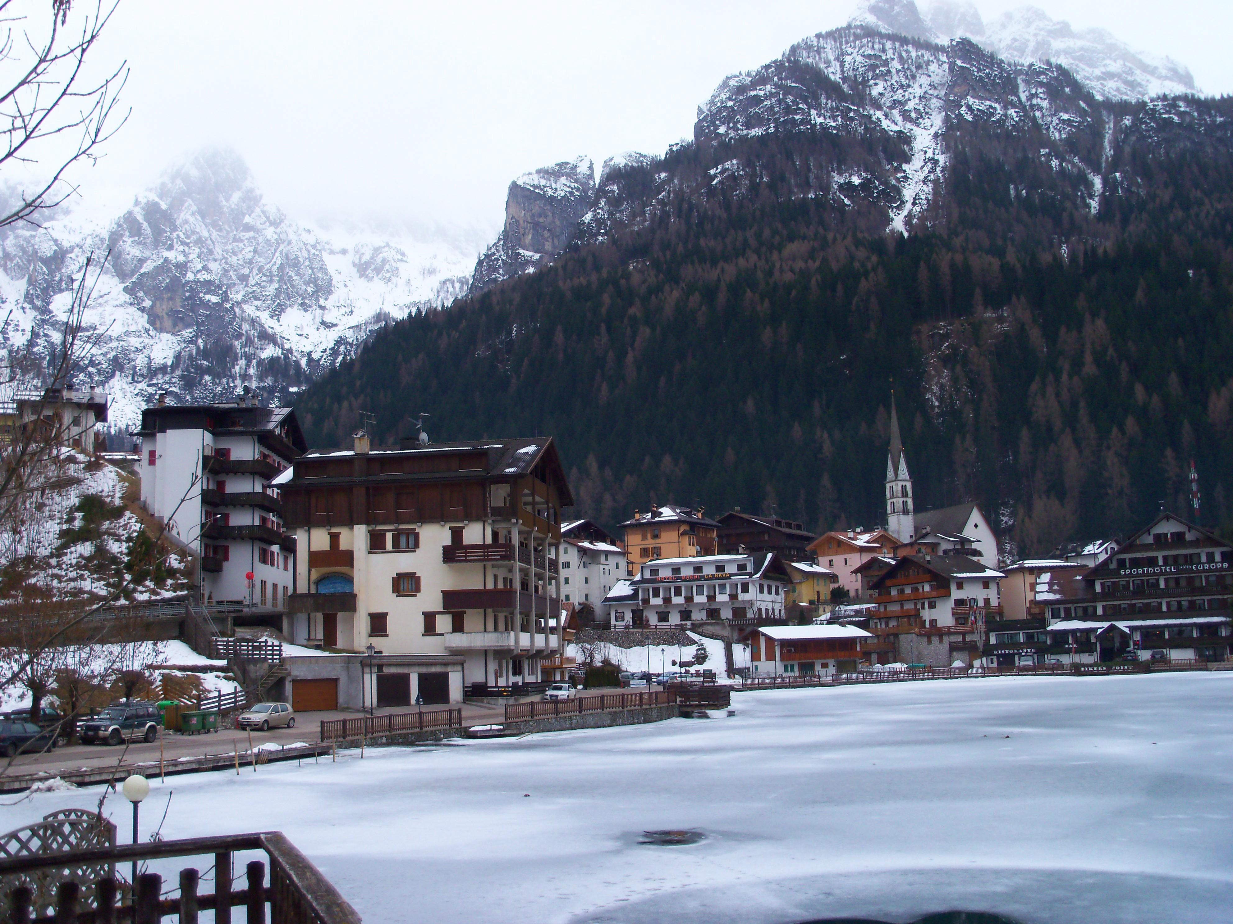 Winter landscape in the resort of Alleghe, Italy wallpaper