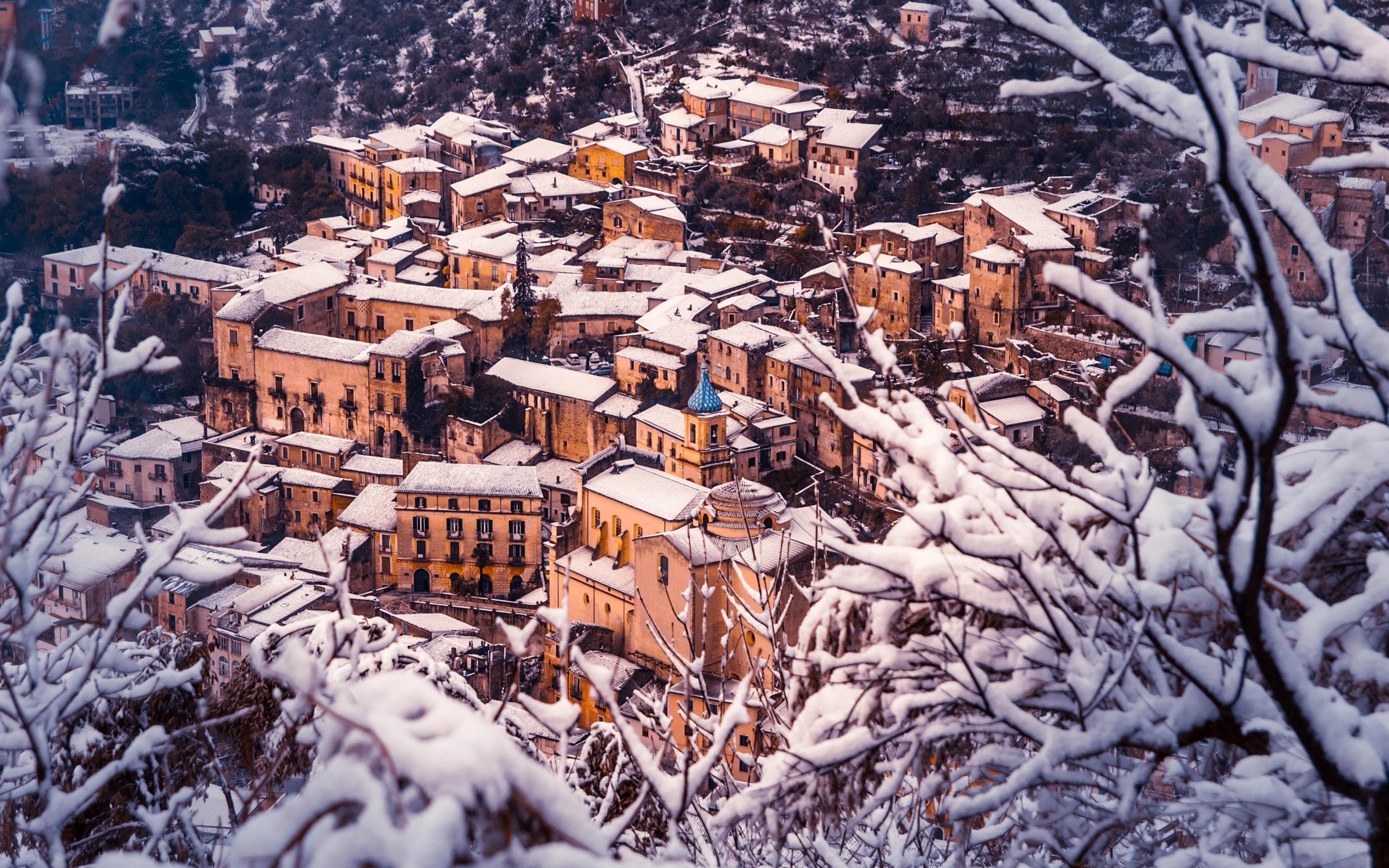 Download wallpaper old city, winter, snow, Italy, mountains