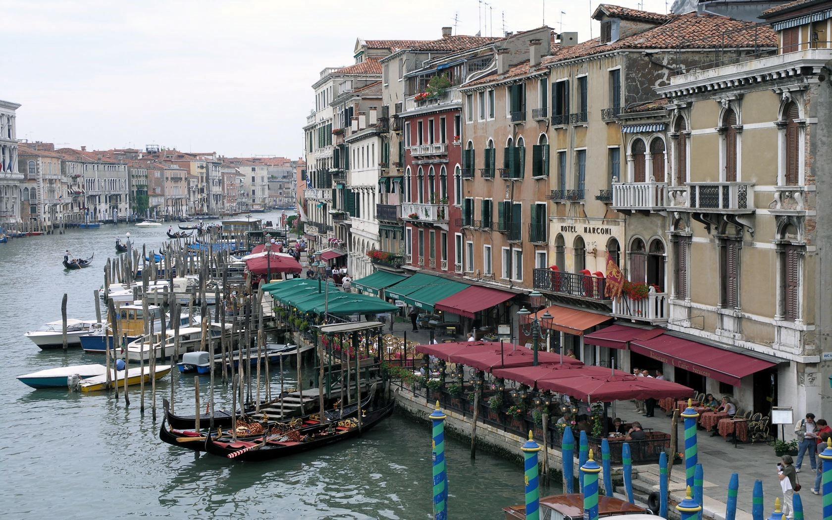 Beautiful Venice City in Italy Wallpaper