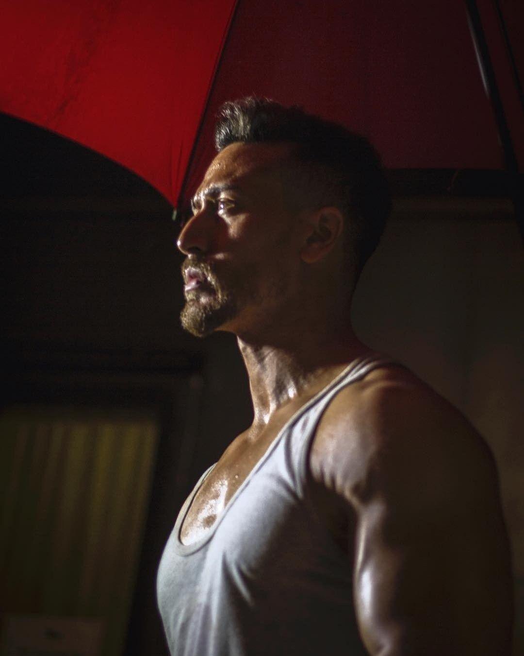 Tiger Shroff new look for Baaghi 2 movie Bollywood. Tiger shroff, Tiger shroff body, Actors