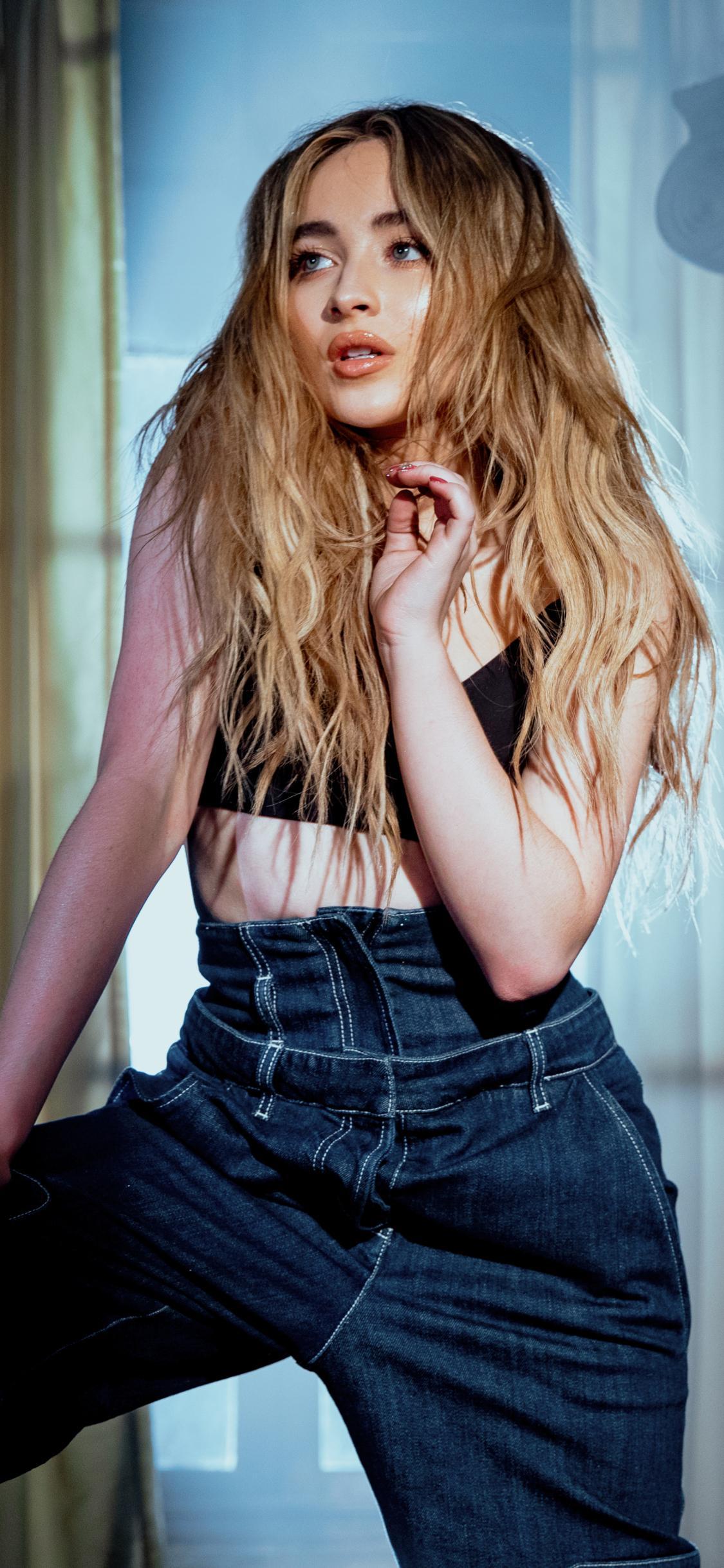 Music Sabrina Carpenter (1125x2436) Wallpaper