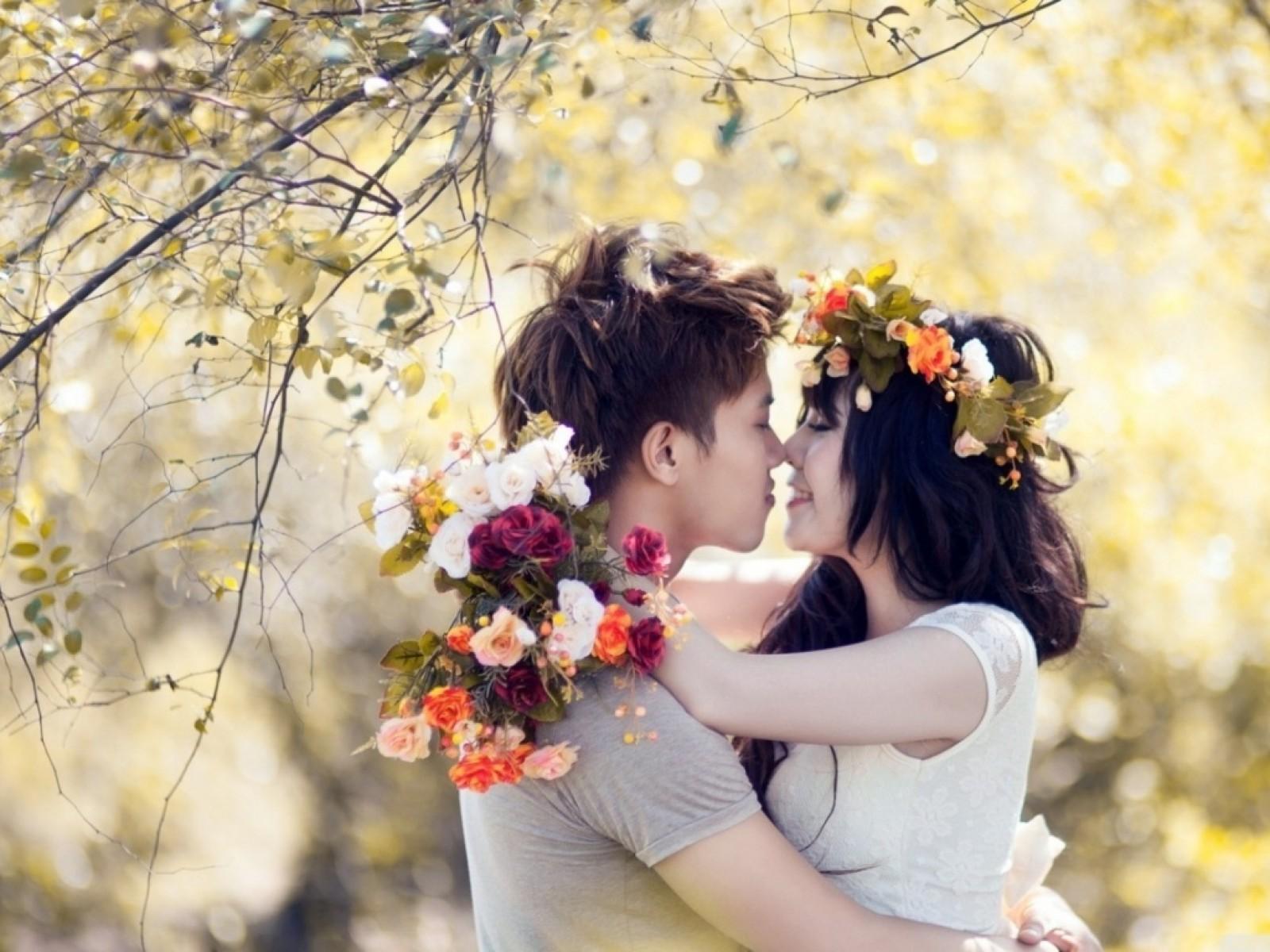 Free download Romantic Love Couple HD Wallpaper Kissing in Garden