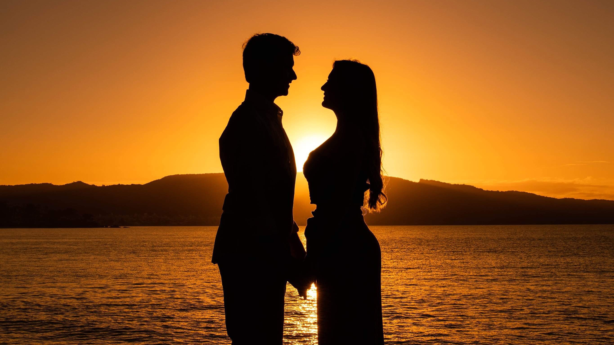 Love Couple Silhouette Sunset Wallpaper