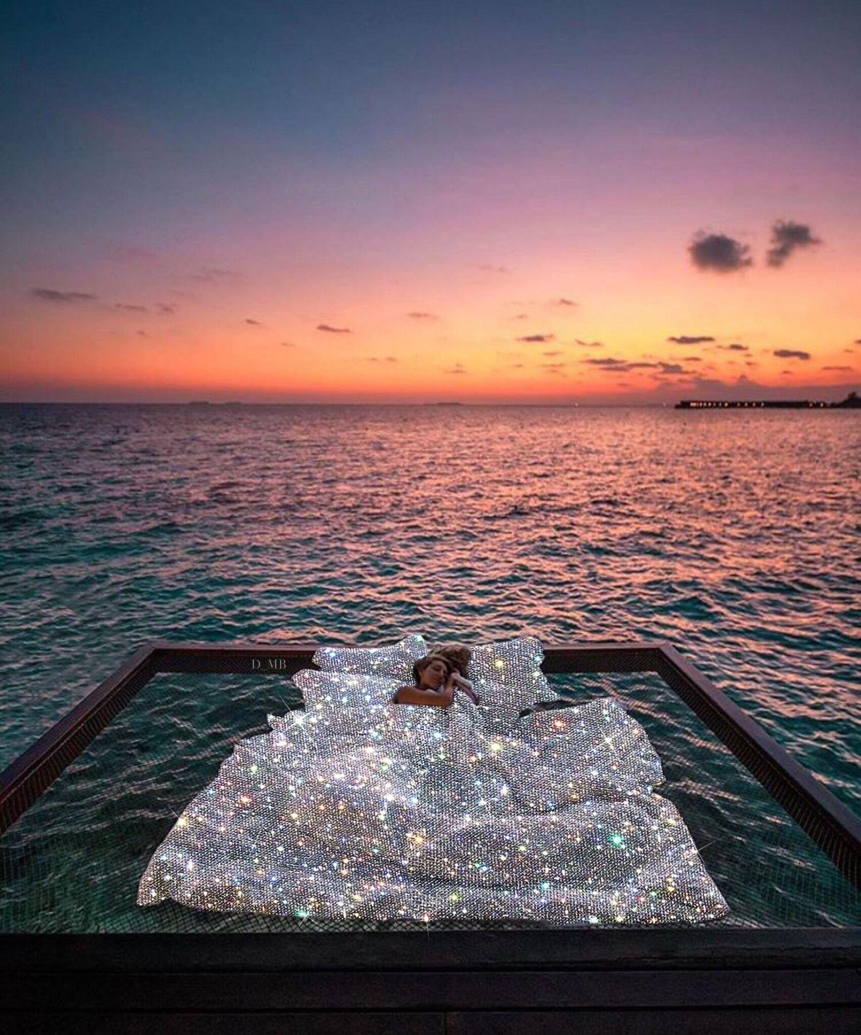glitter #bedroom #bedroomdecor #ocean #sunset #travel #traveltips