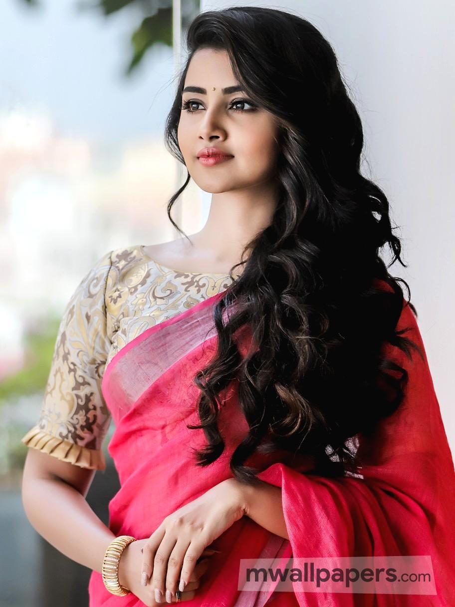 Anupama Parameswaran HD Image (912x1216)