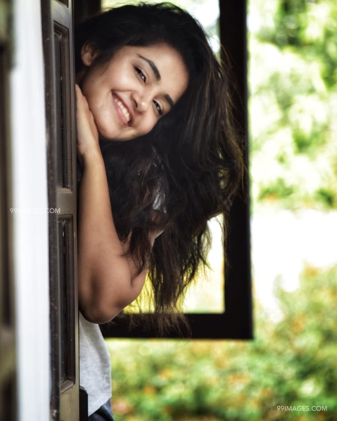 Anupama Parameswaran Beautiful HD Photo & Mobile