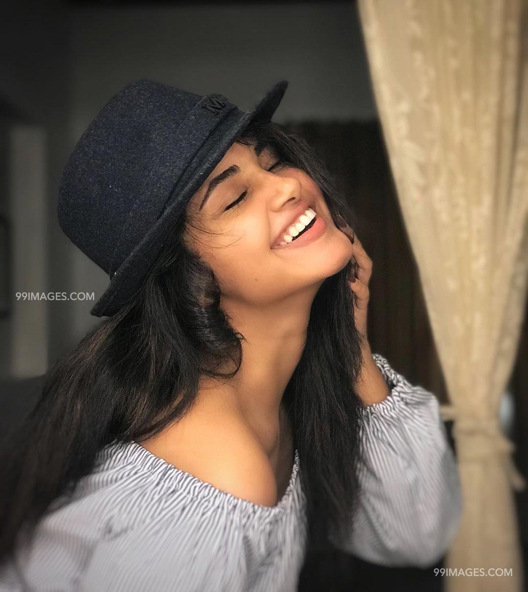 Anupama Parameswaran Beautiful HD Photo & Mobile
