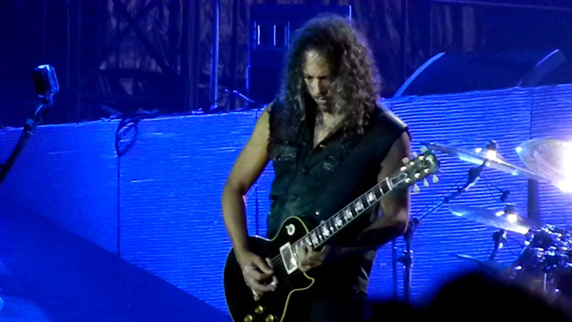 Metallica's Kirk Hammett Holds One Hammett Les Paul Live