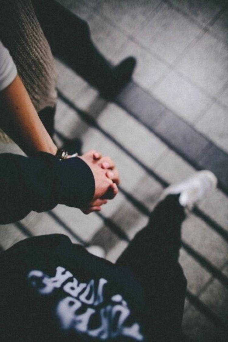 Wallpaper ID 850489  connection HD wallpapers a couple holding  outdoors concepts 2K background human Finger human Hand Wallpaper  heart couple  relationship full screen free download