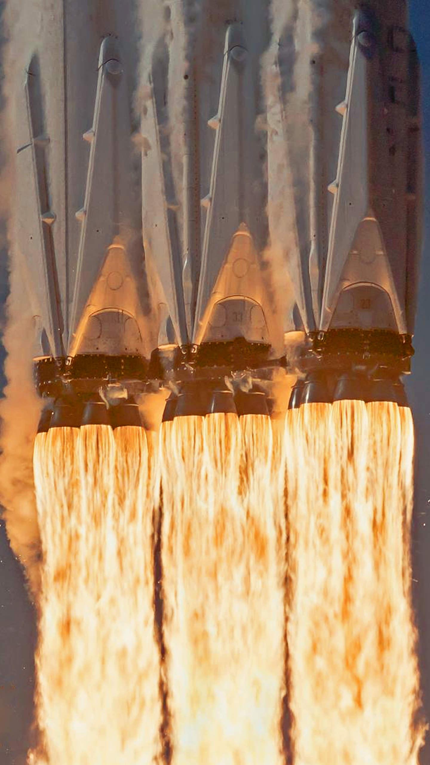 SpaceX Falcon Heavy Launch background format