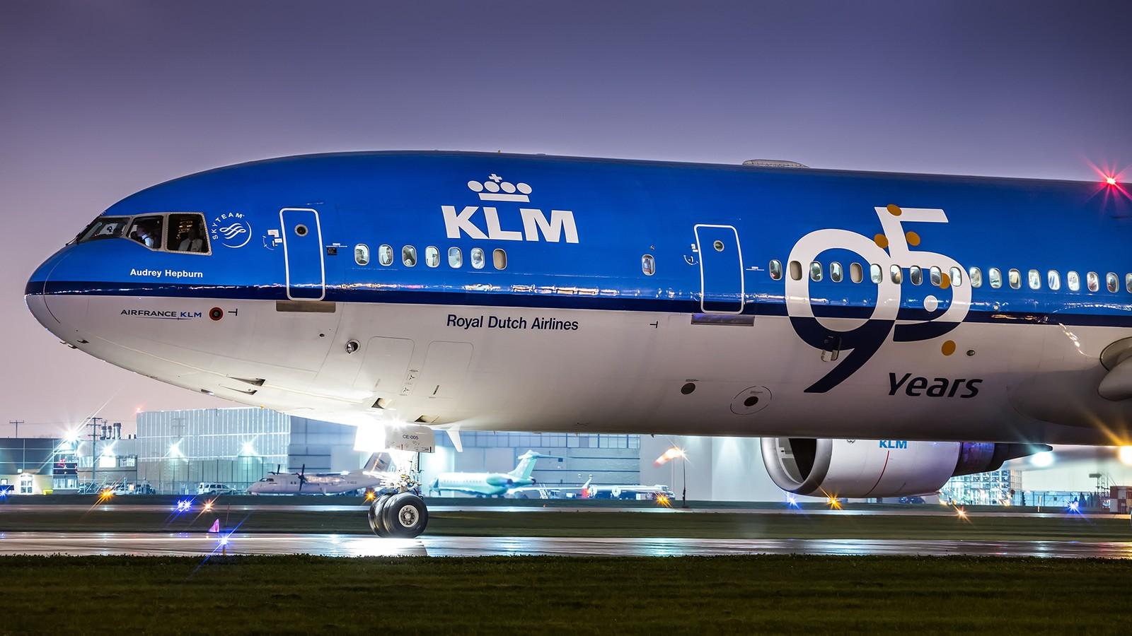 KLM Dutch Airlines. McDonnell Douglas MD 11