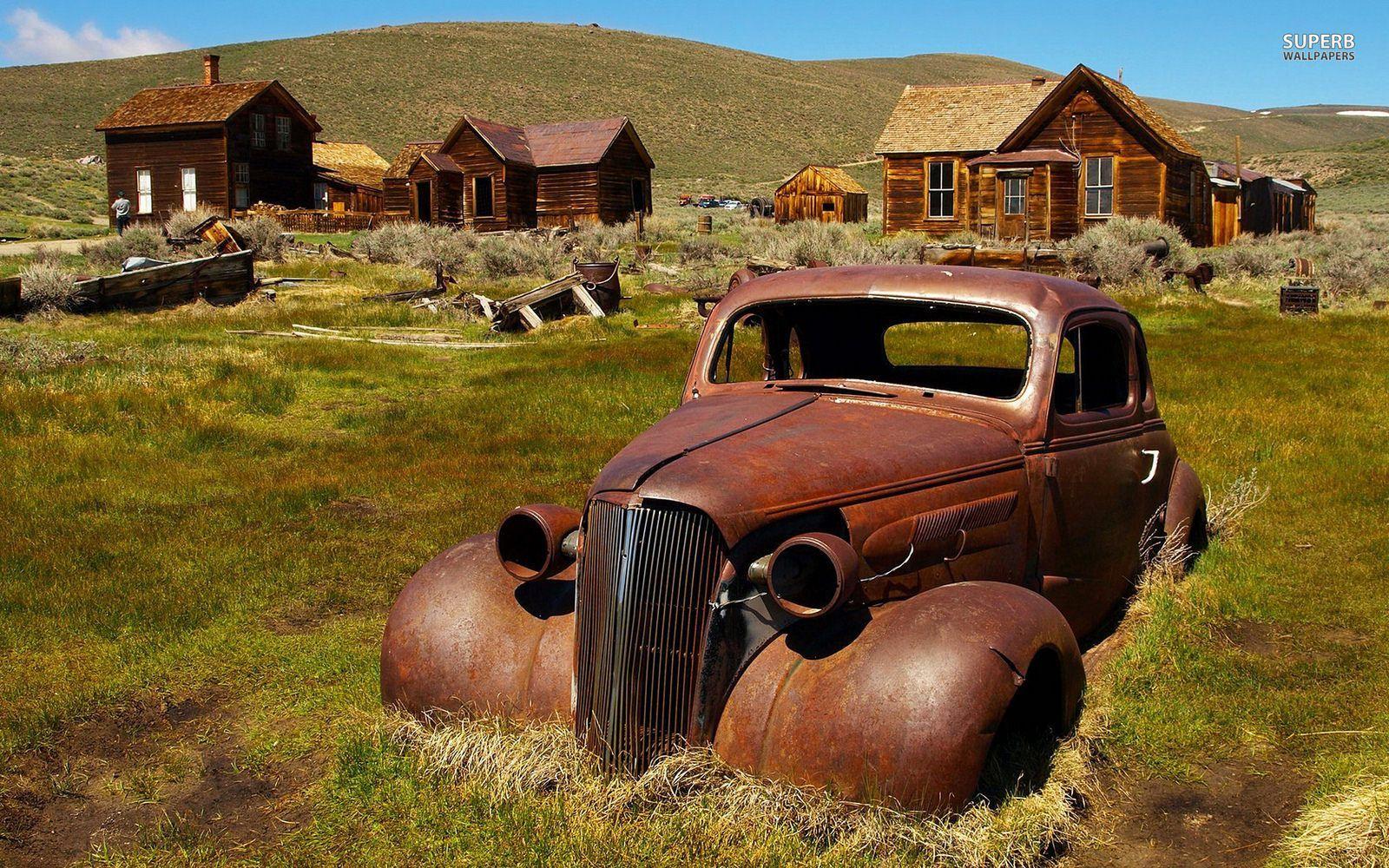 Rusty Old Car Wallpaper