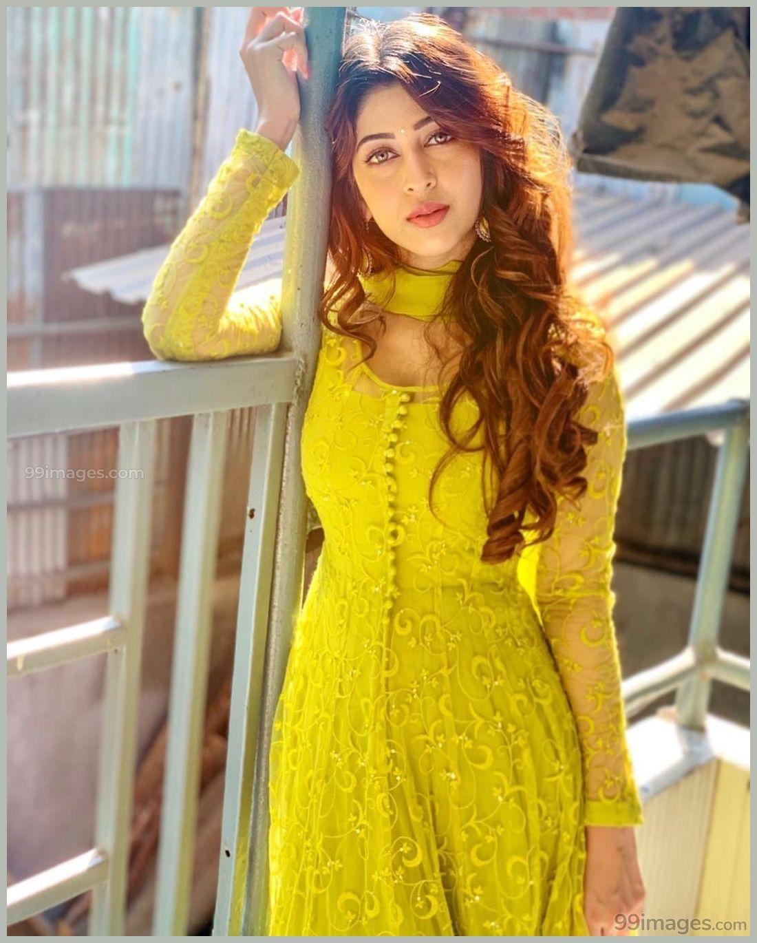Sonarika Bhadoria Beautiful HD Photo & Mobile Wallpaper HD (Android IPhone) (1080p) - #sona. Indian Designer Outfits, Dress Indian Style, Stylish Dresses