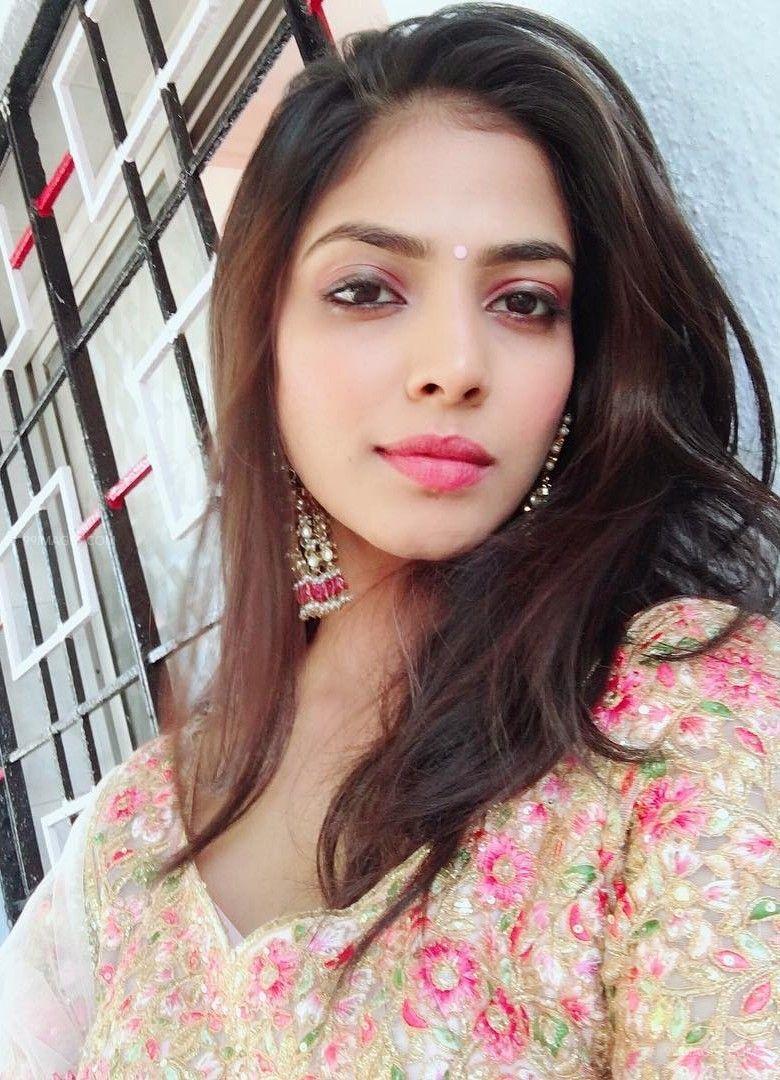 Actress Malavika Mohanan Latest Hot Photohoot Photo