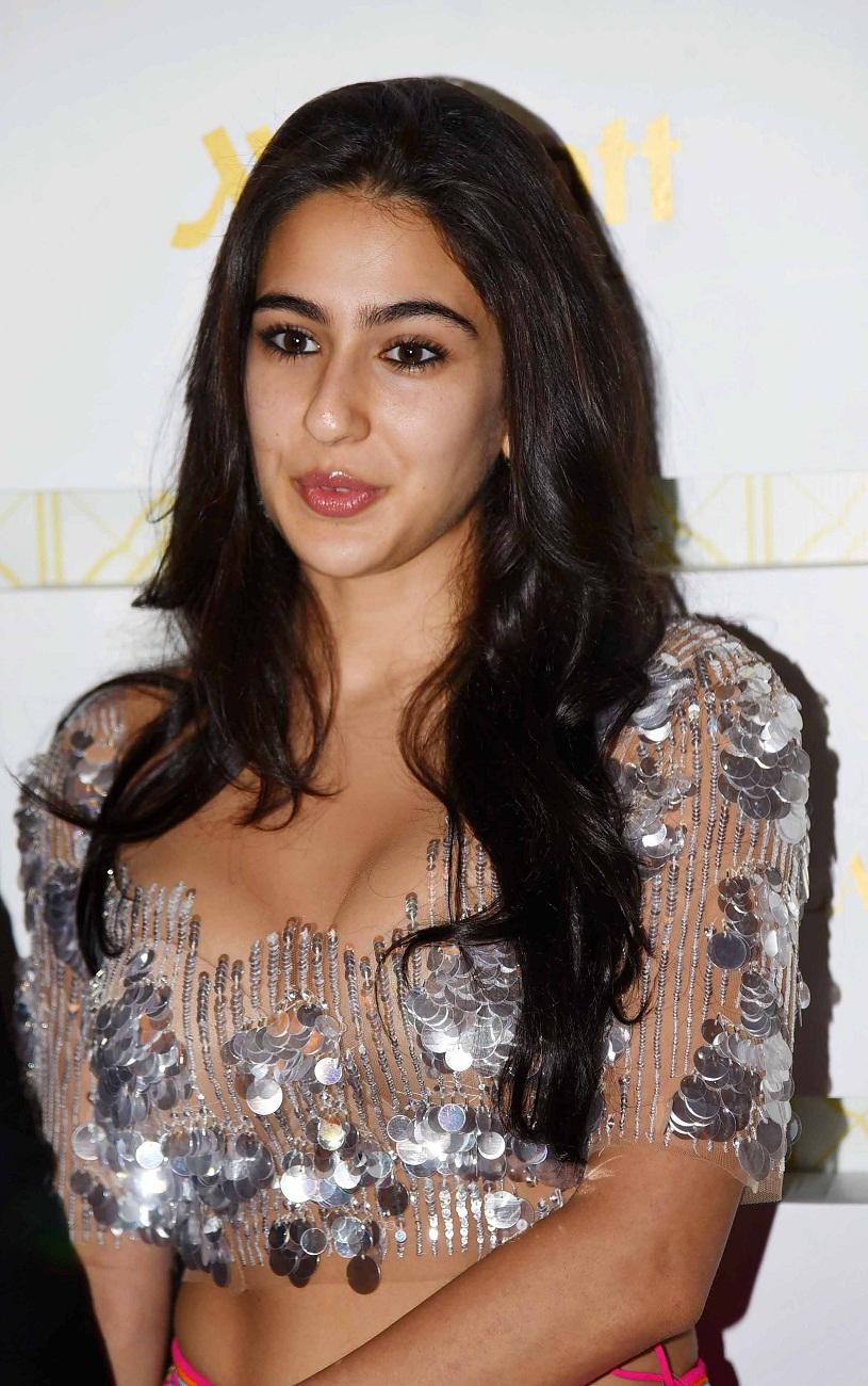 Sara Ali Khan Hot & Latest Image Photo & HD Wallpaper