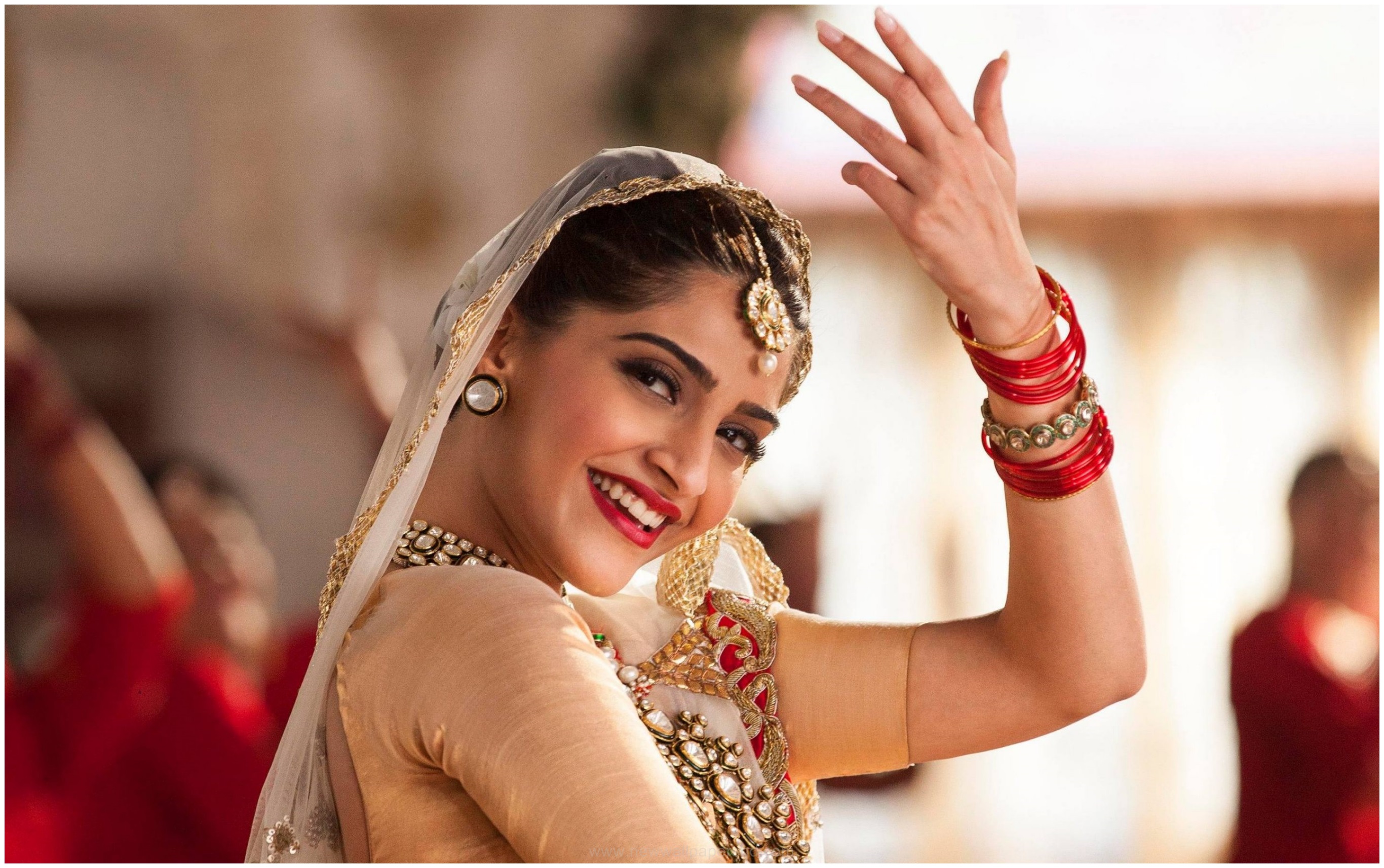 SONAM KAPOOR ACTRESS HD WALLPAPER HD Wallpaper