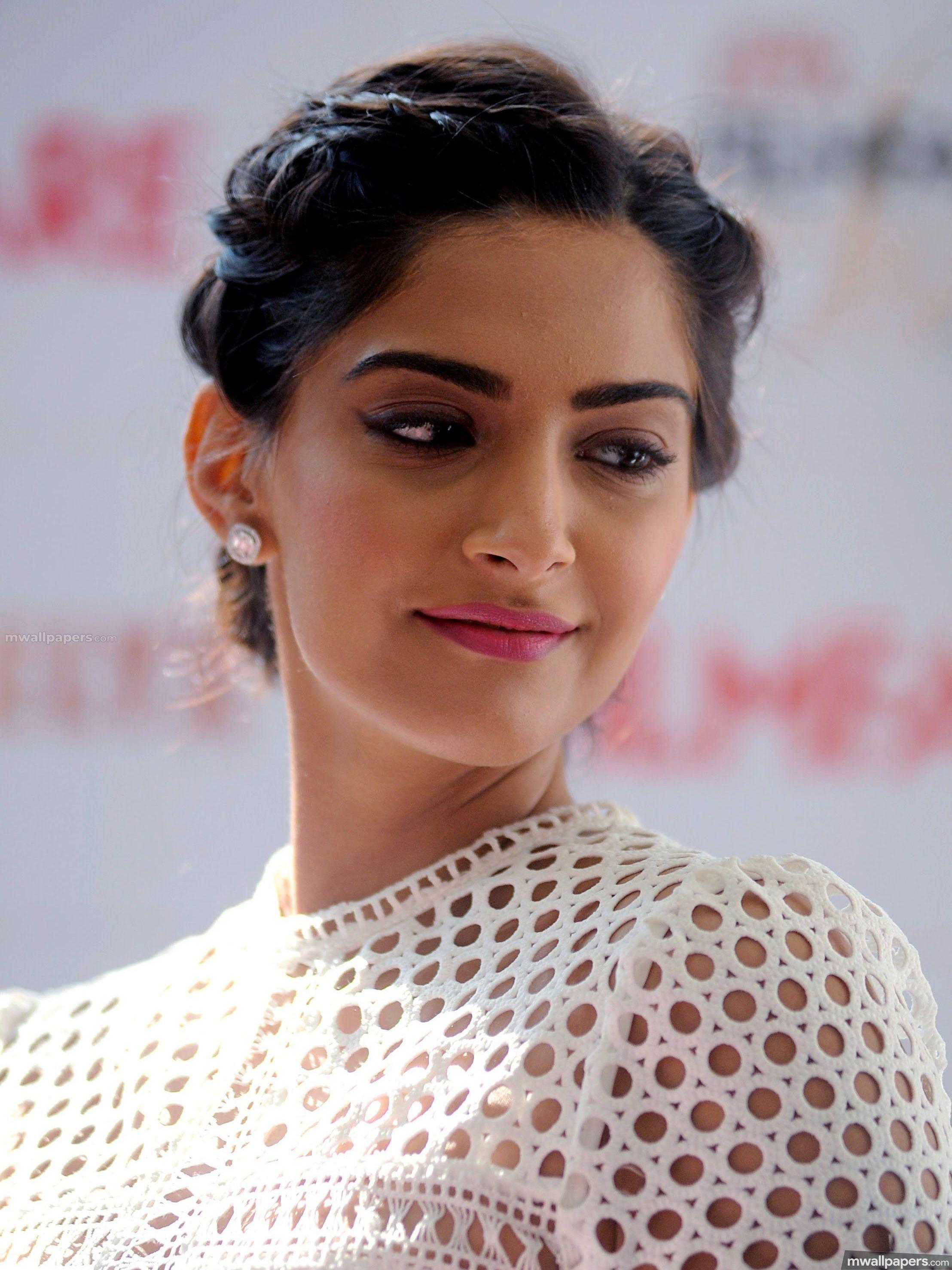 Sonam Kapoor Cute HD Photo (1080p) (2216x2955)