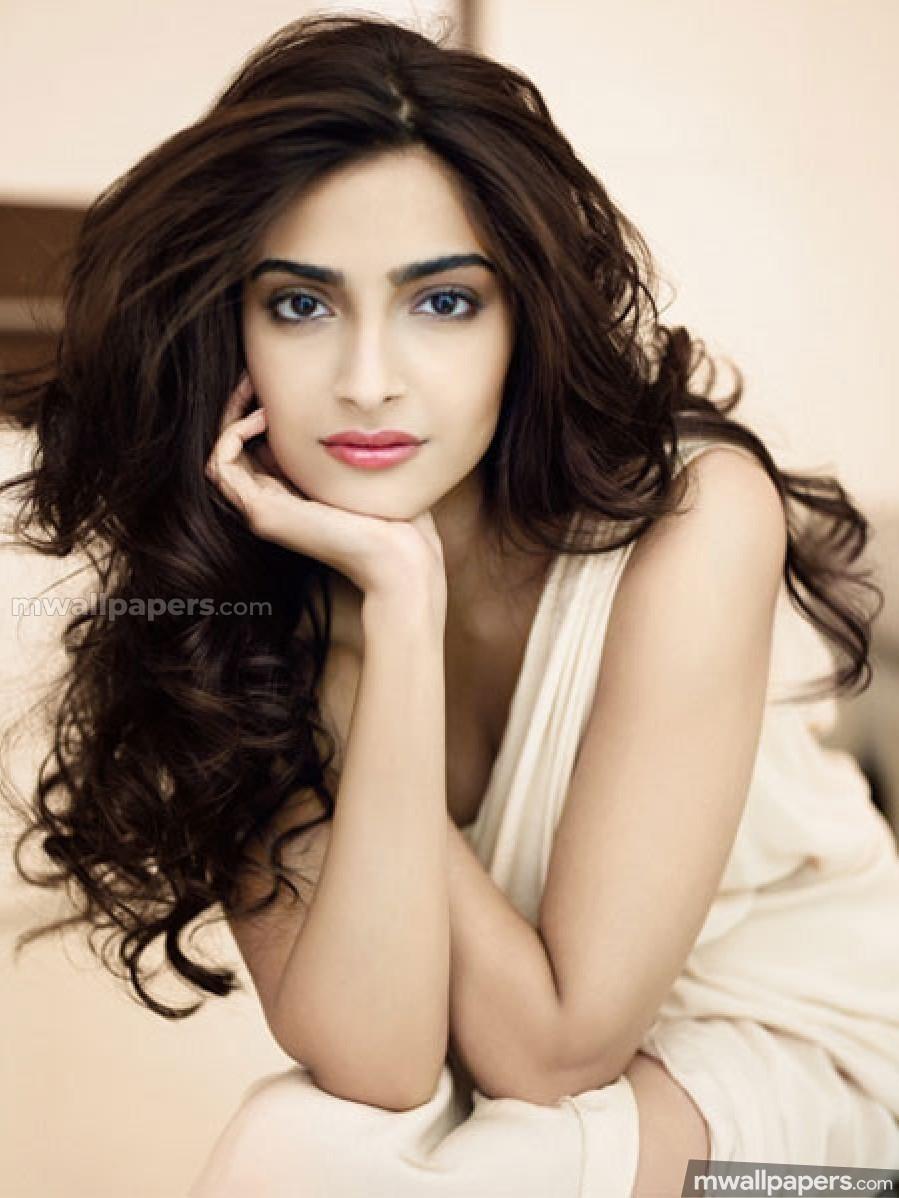 Sonam Kapoor Cute HD Photo (1080p) (899x1198)