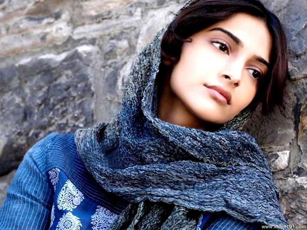 Sonam Kapoor Amazing HD Wallpaper