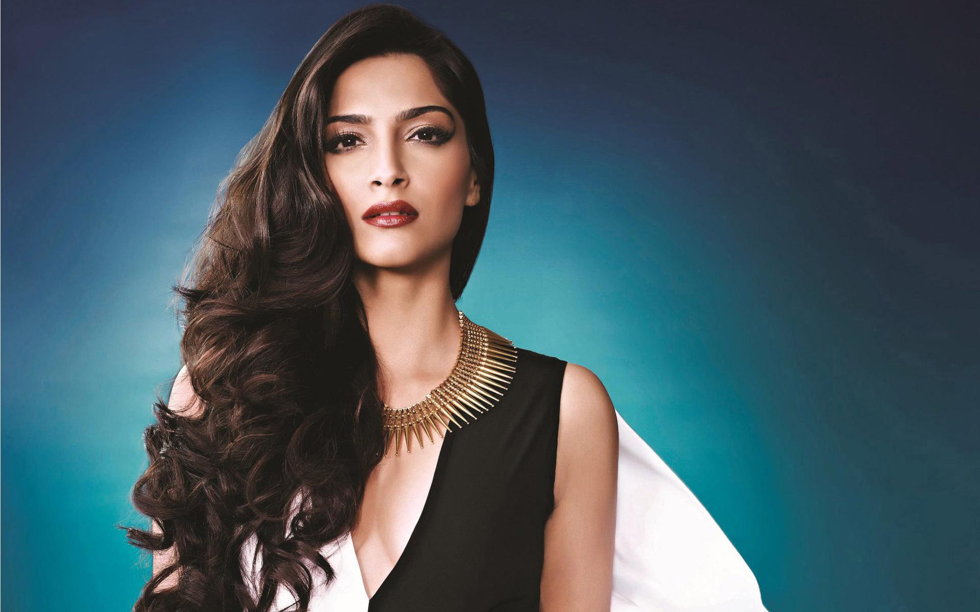 Sonam Kapoor New Wallpaper