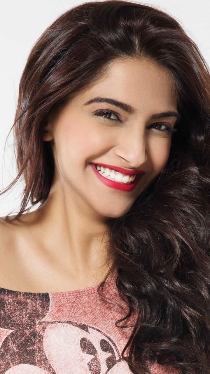 Sonam Kapoor HD Wallpaper for Android