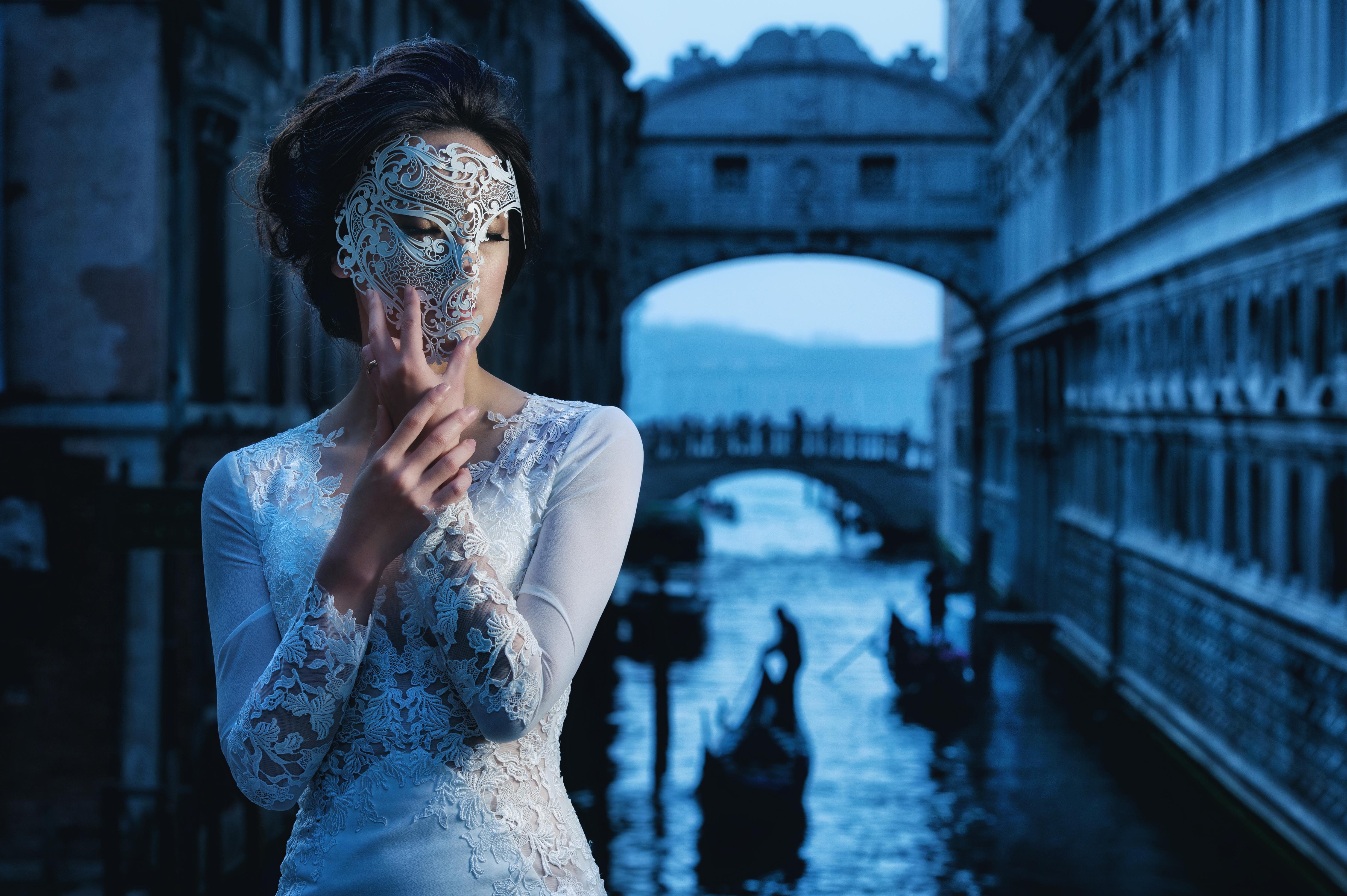Download 4928x3280 carnival of venice, venice, italy, canal, women