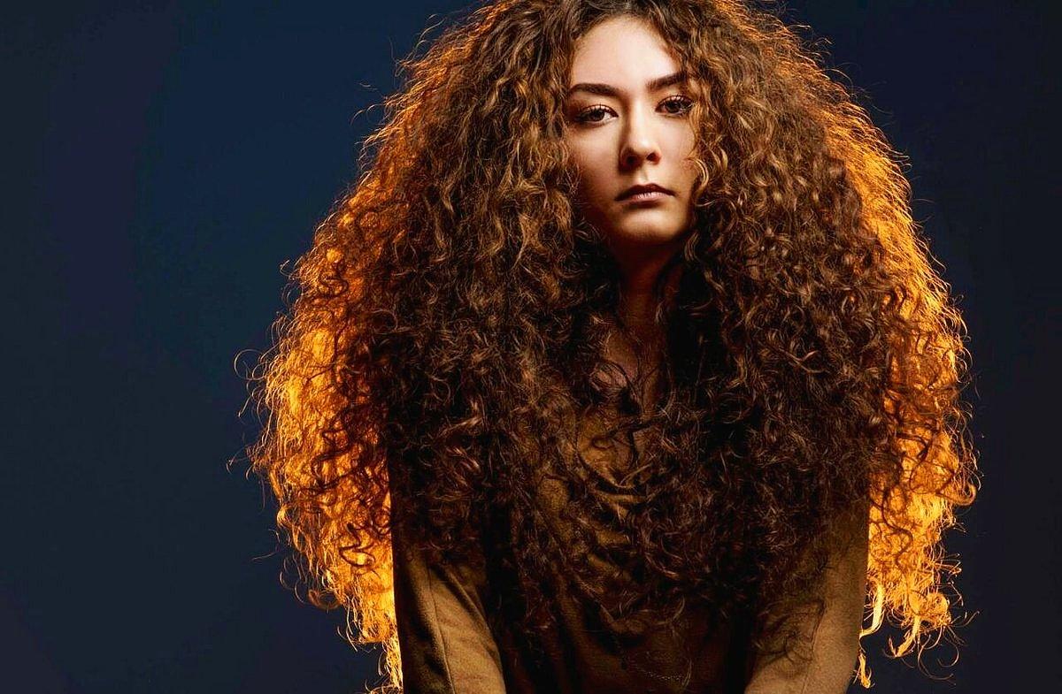 Farklı Ses Rengi ve Kendine Has Tarzı ile Dinleyenleri Büyüleyen