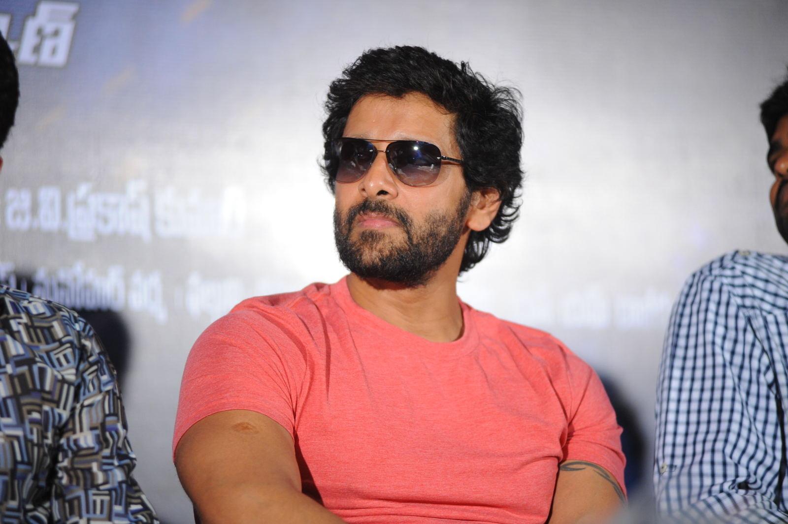 Vikram Latest HD Photo Image Wallpaper Pics Download