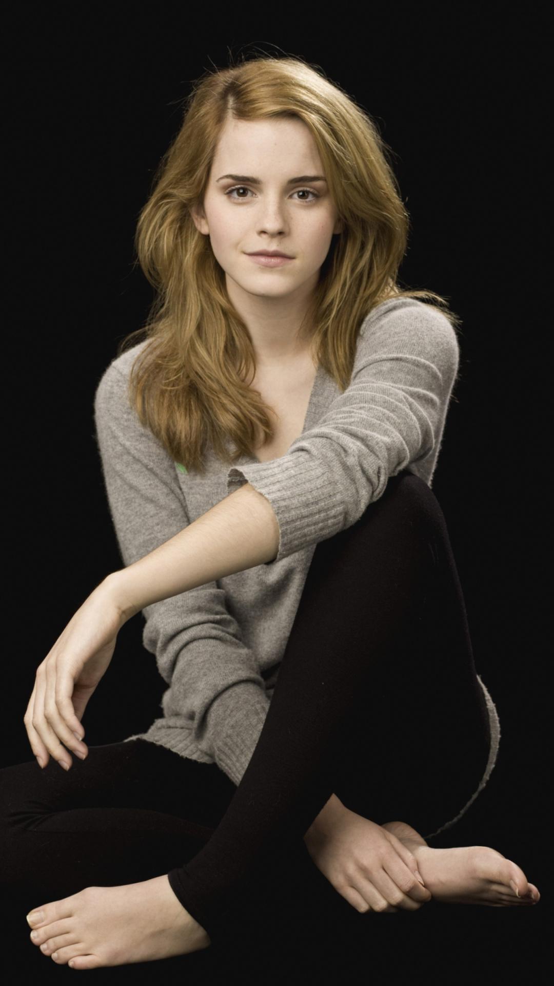 Sitting, United Kingdom, Emma Watson, Girl, Human Body