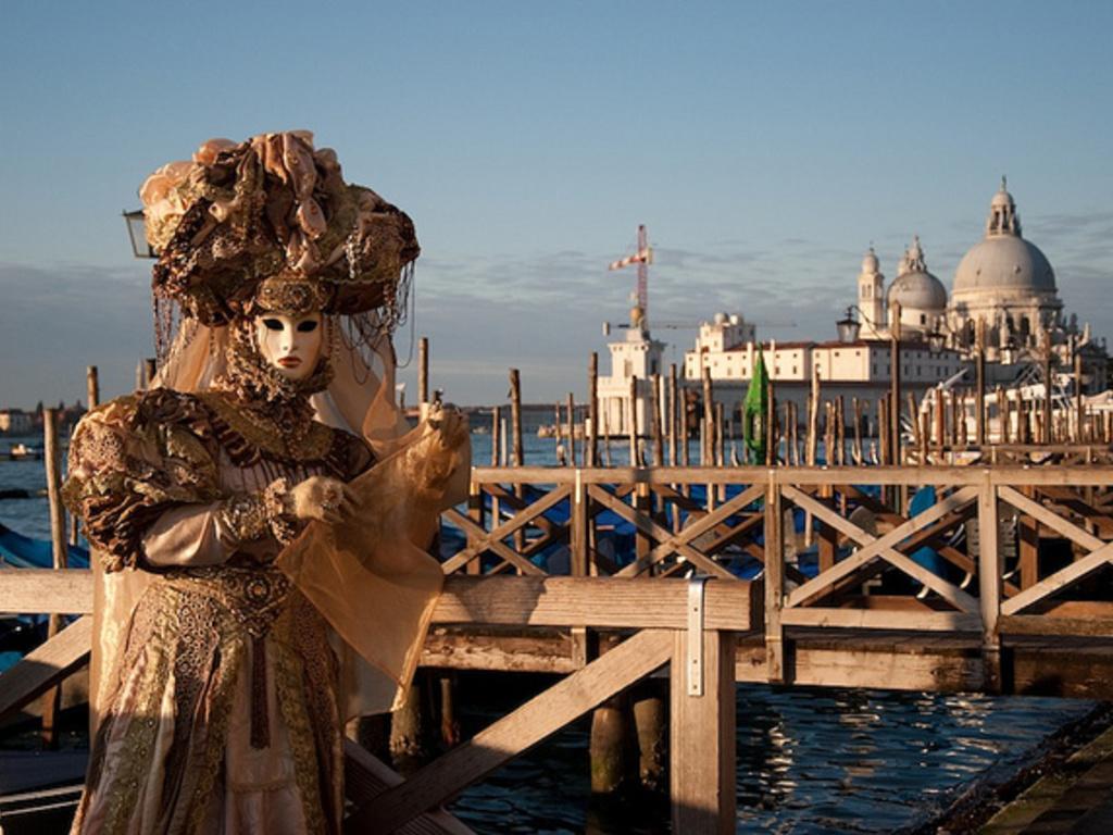 Venice Carnival Reviews, Italy