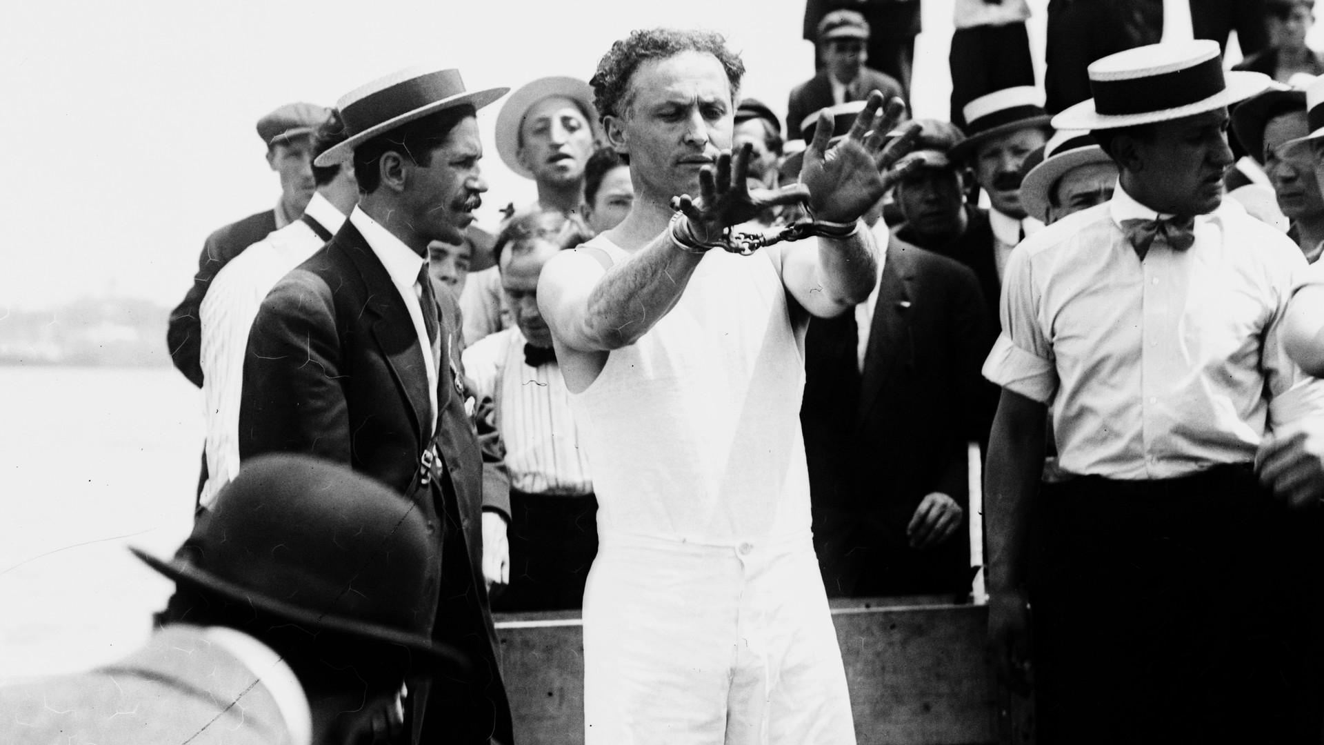 The main task was to defeat fear: illusionist Harry Houdini was