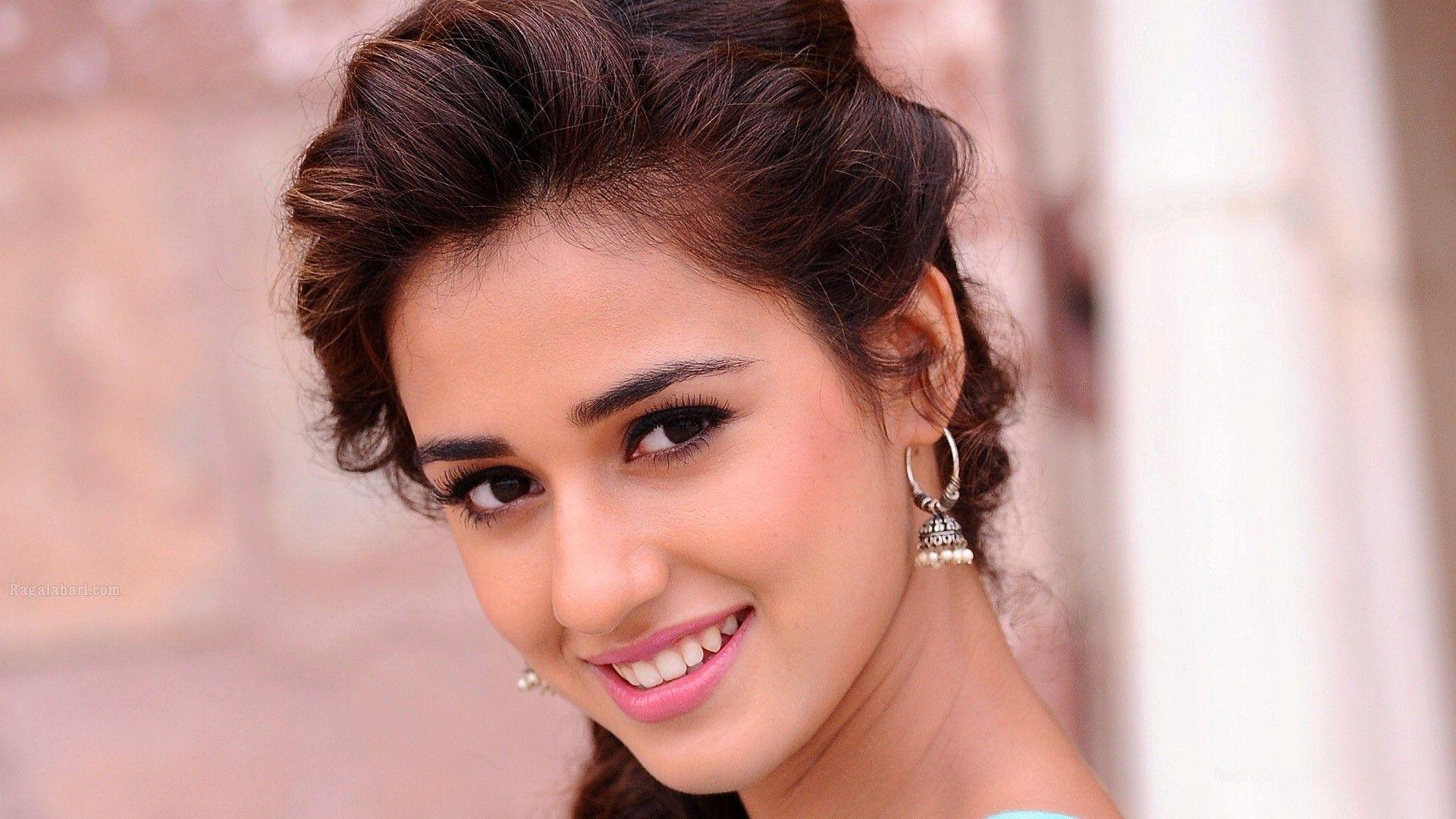 Beautiful Face of Disha Patani 2018 HD Wallpaper