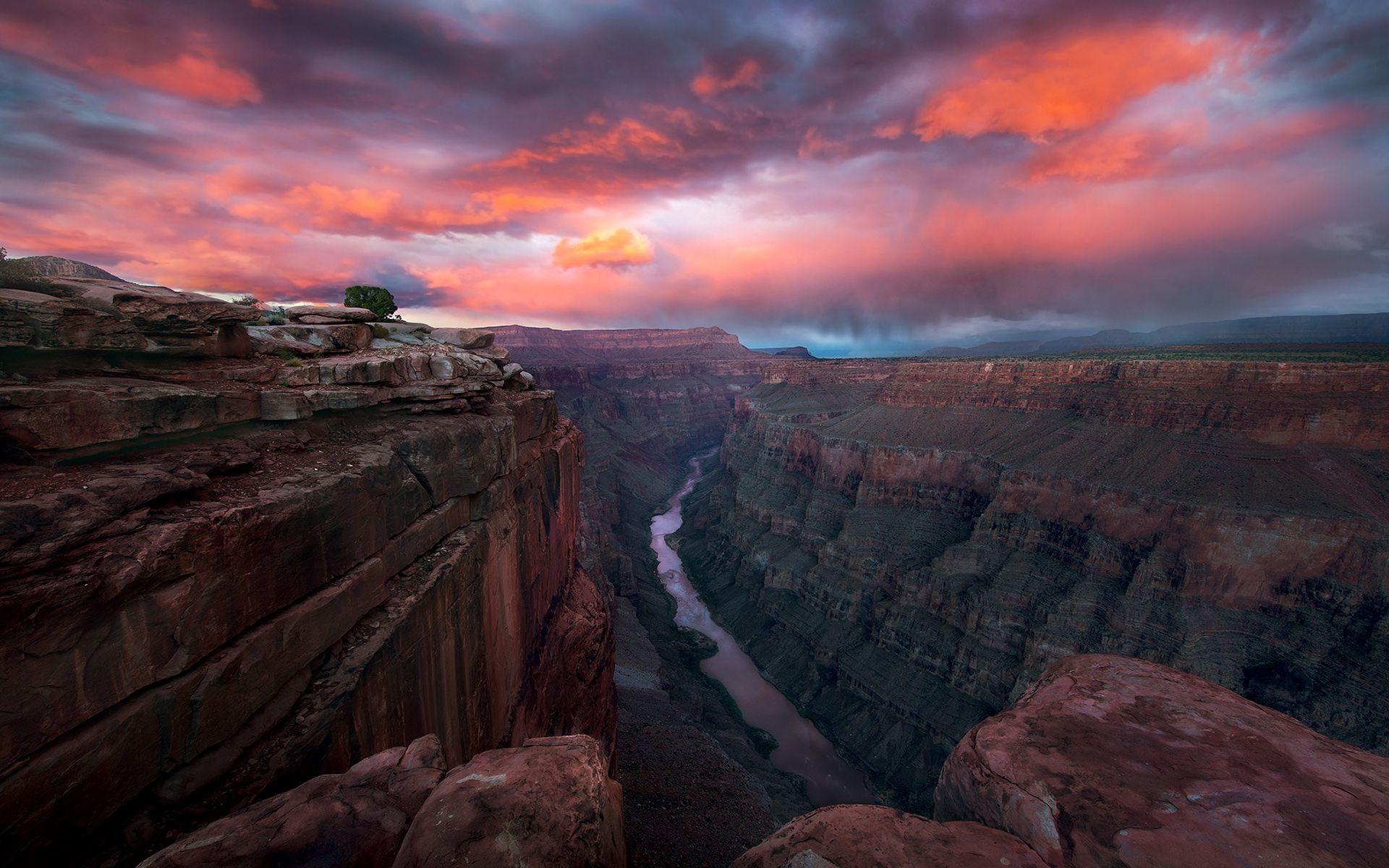 Sunset Red Sky Grand Canyon National Park In Arizona Usa Lipan