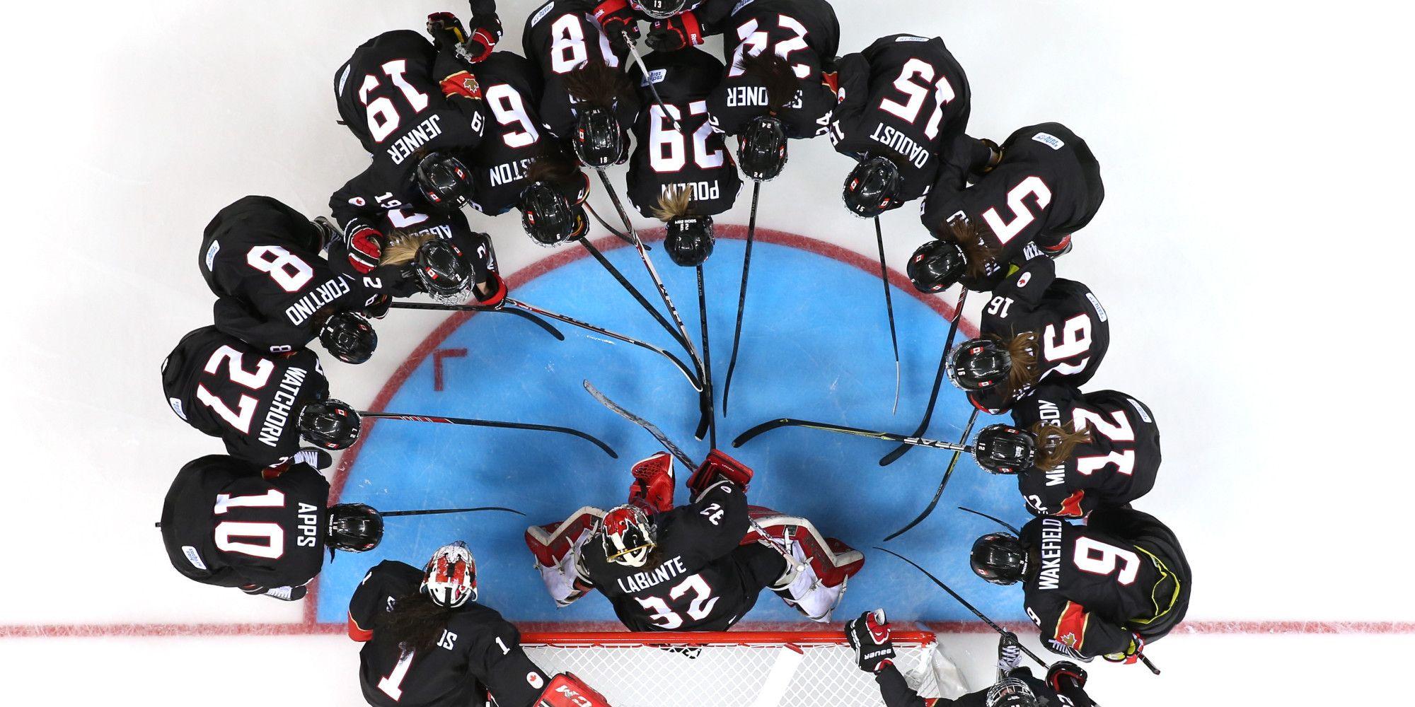 Free download Canadian womens hockey team at the Olympics in Sochi