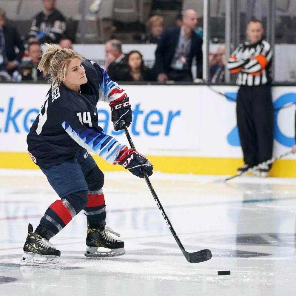 PayDecker: Female hockey star gets $25K after social media