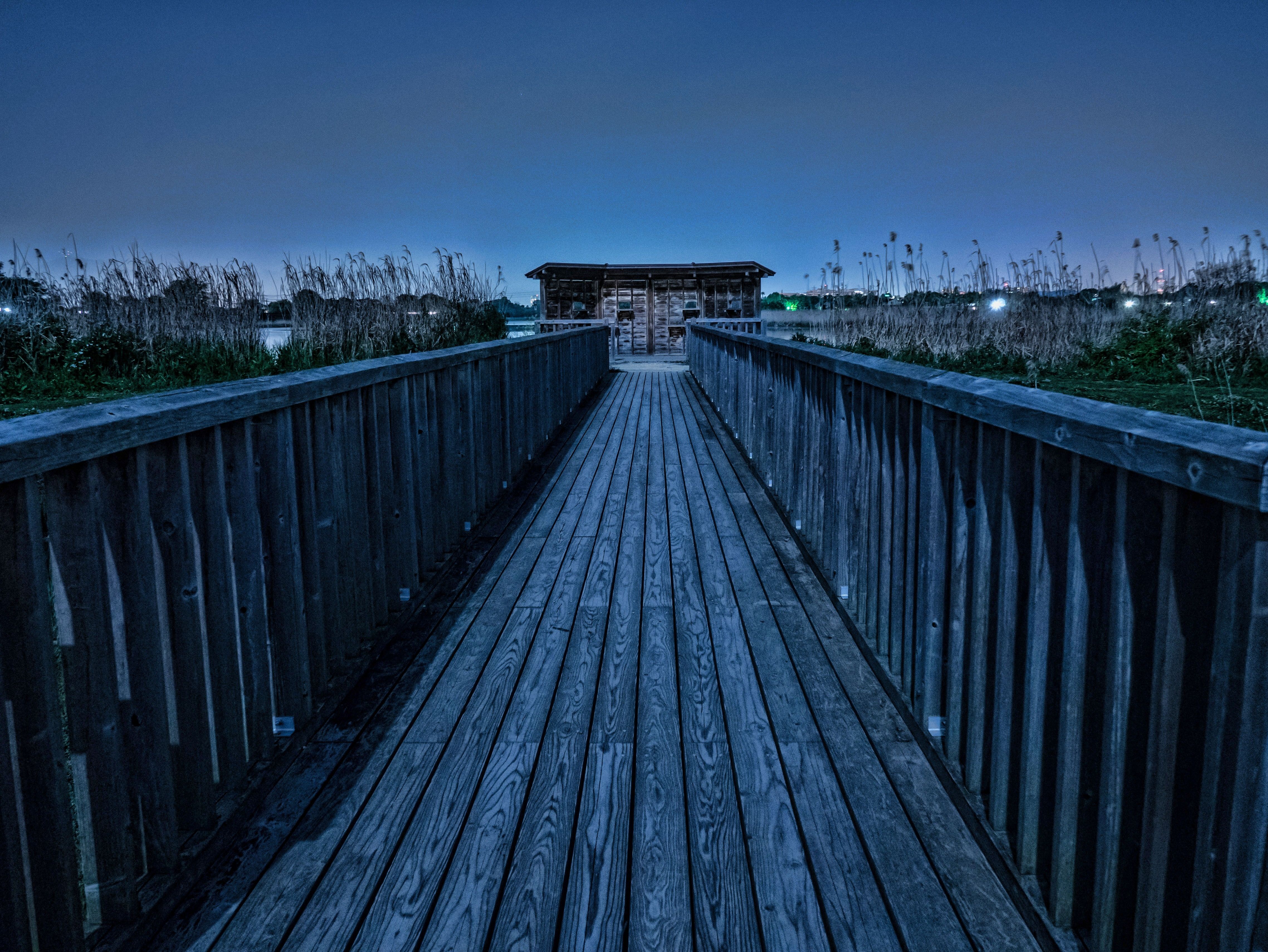 grey wooden footbridge free image